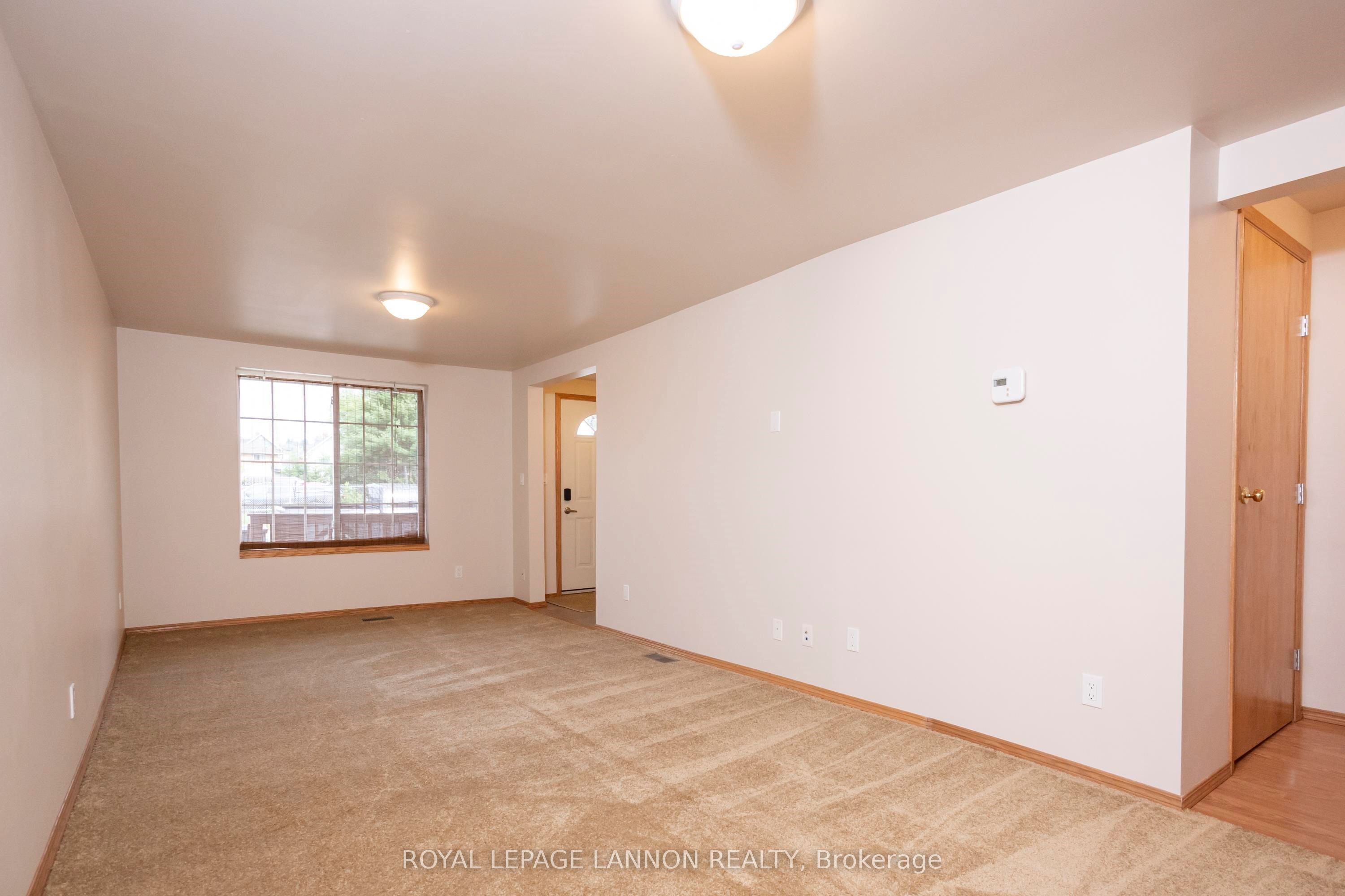 127 Court St S, Thunder Bay, ON P7B 2X5 photo 2