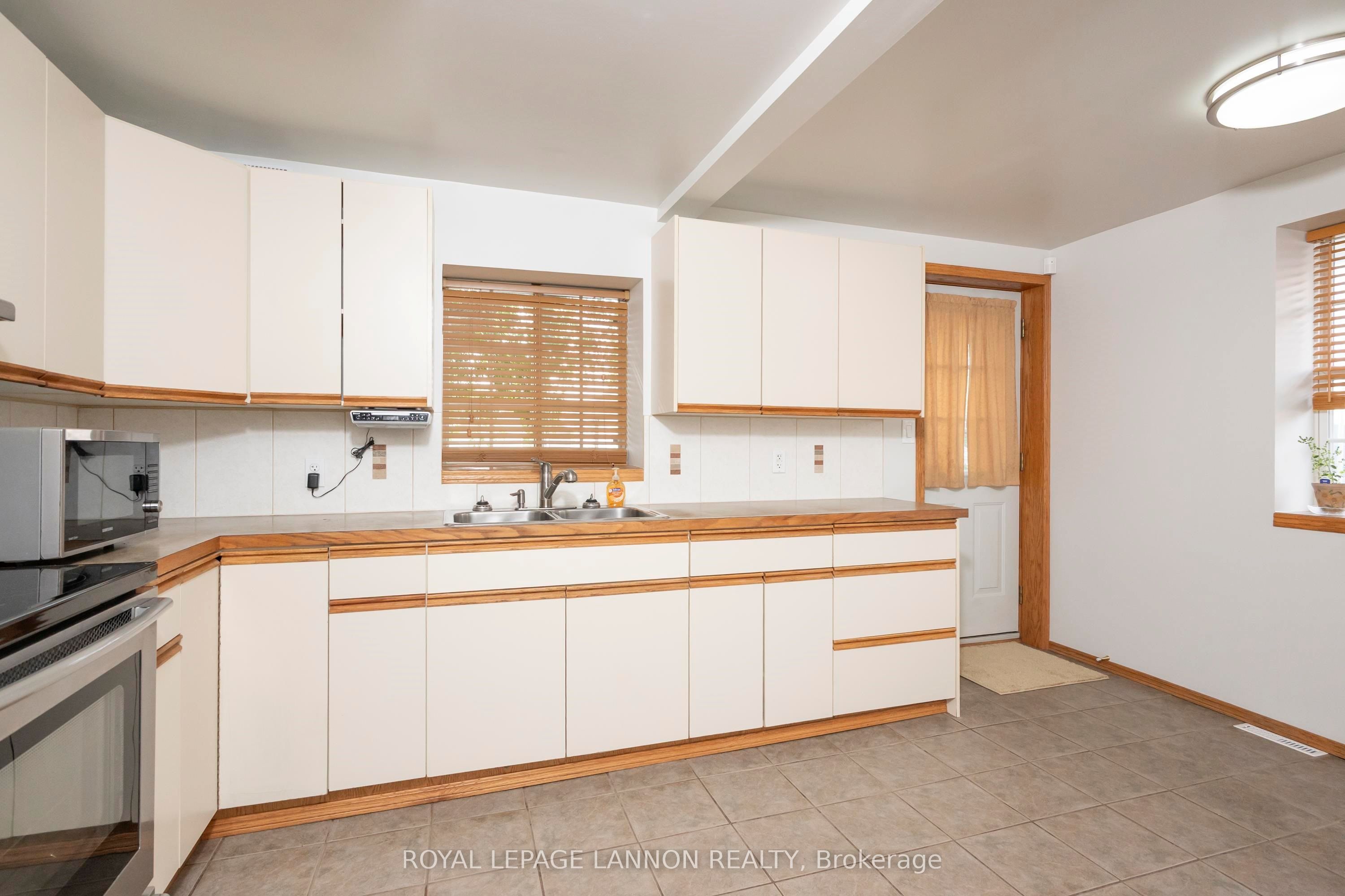 127 Court St S, Thunder Bay, ON P7B 2X5 photo 5