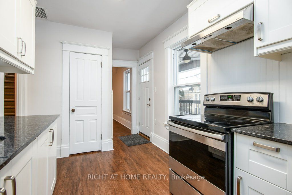 2-94 SCOTT Street, Kitchener, ON N2H 2R5 photo 3