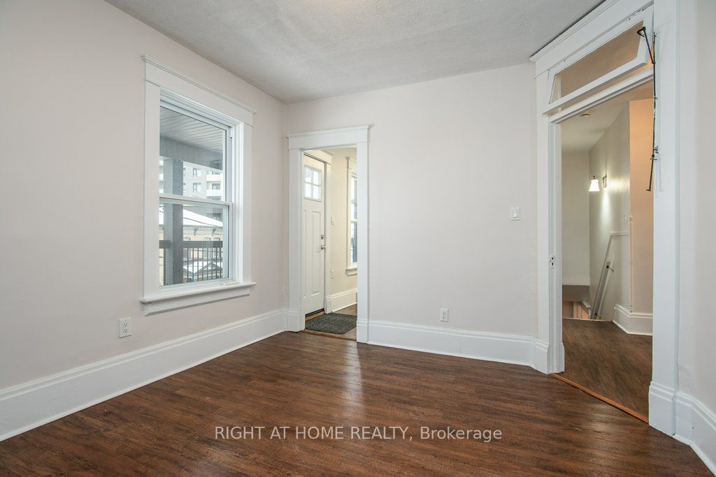 2-94 SCOTT Street, Kitchener, ON N2H 2R5 photo 4