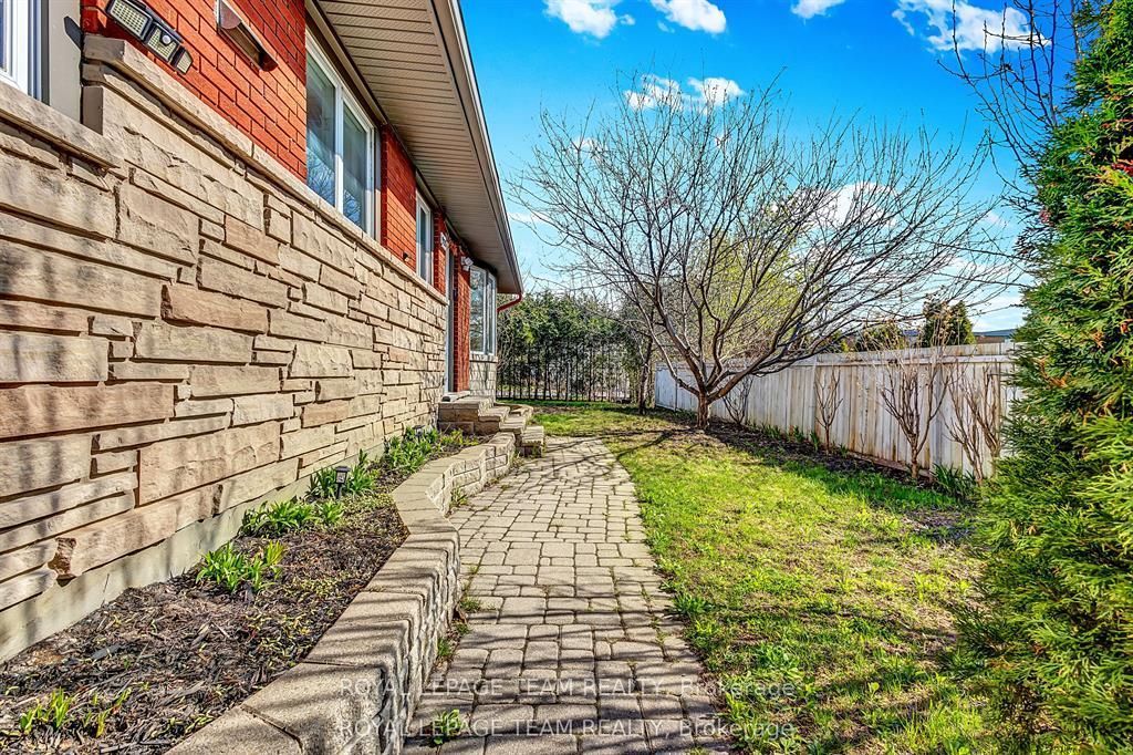 925 Moorvale Road upper, Overbrook - Castleheights and Area, ON K1K 3K9 photo 4