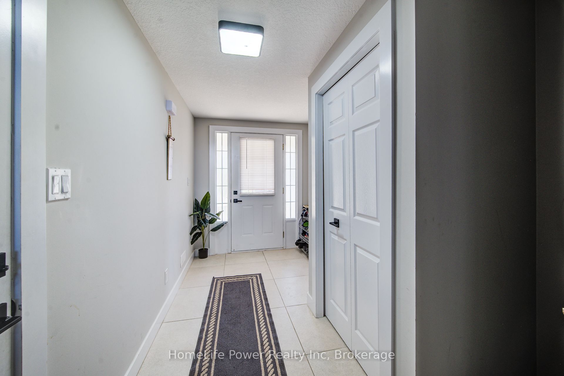 233 RED CLOVER Court, Kitchener, ON N2E 4J5 photo 5
