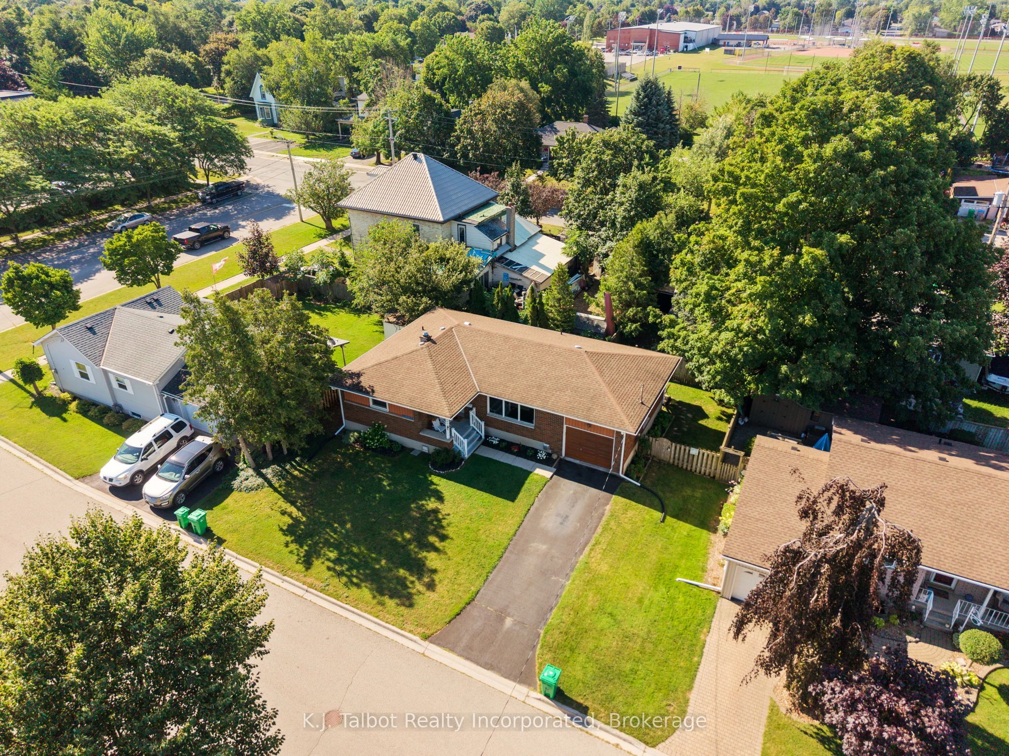 85 Picton Street W, Goderich, ON N7A 2C4 photo 2