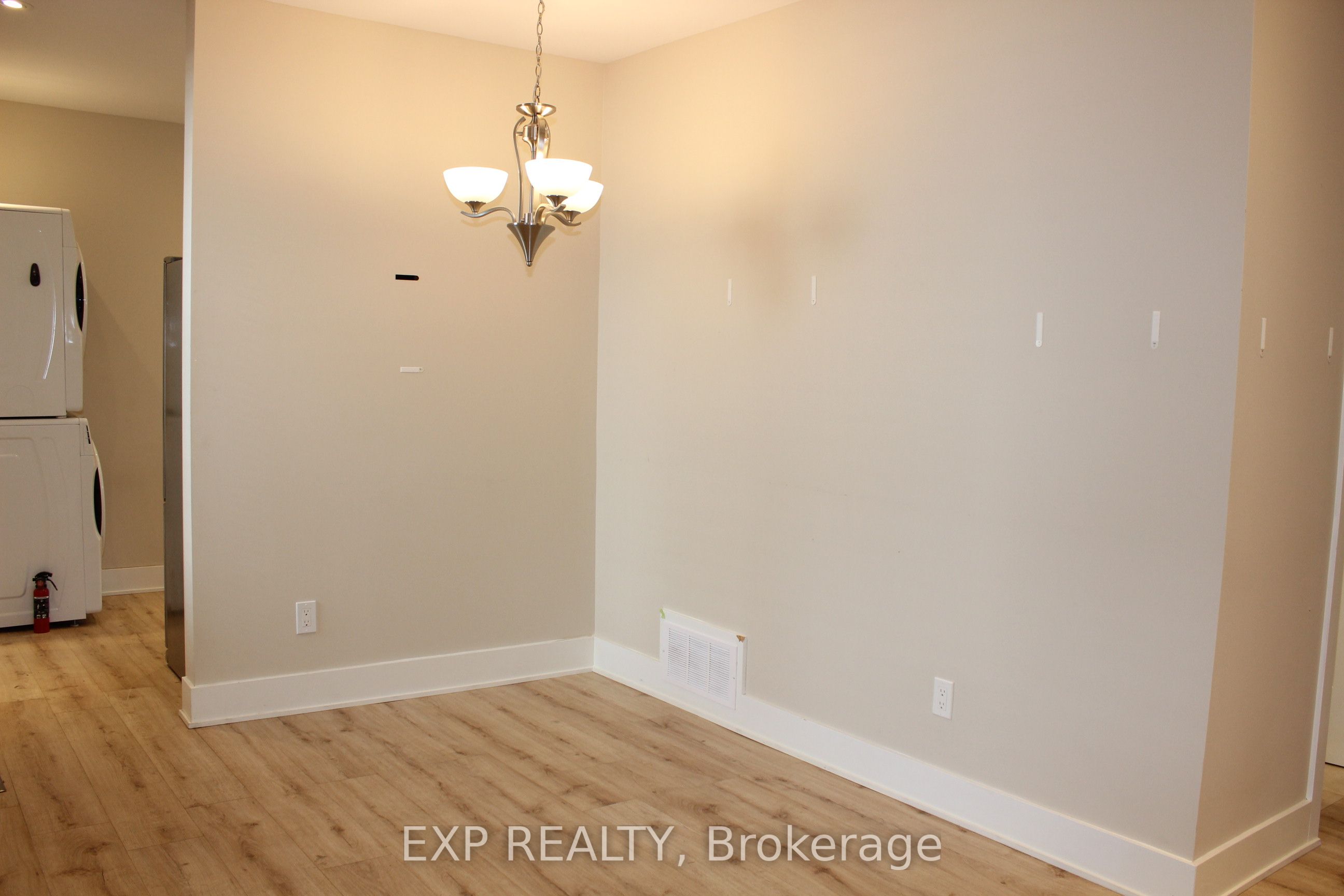 9 KENT Street A, Smiths Falls, ON K7A 1B5 photo 5
