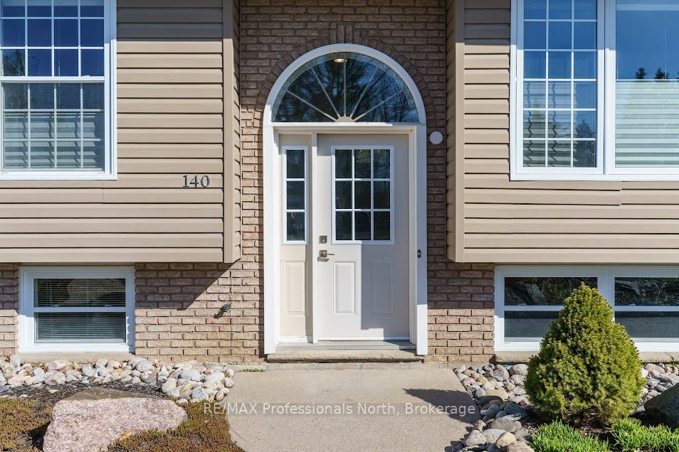 140 Elder Street, Gravenhurst, ON P1P 1B9 photo 2
