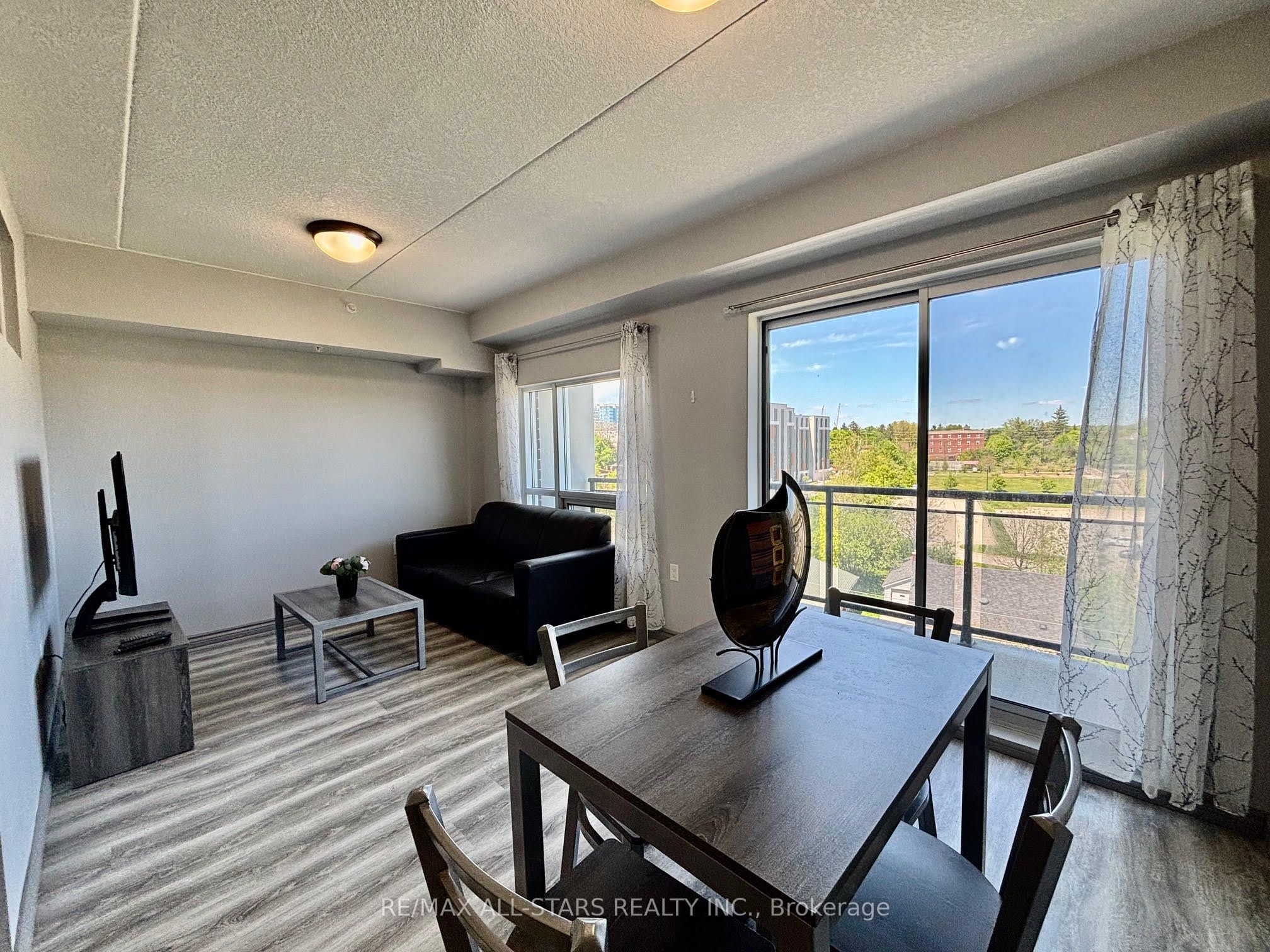275 Larch Street 507, Waterloo, ON N2L 3R2