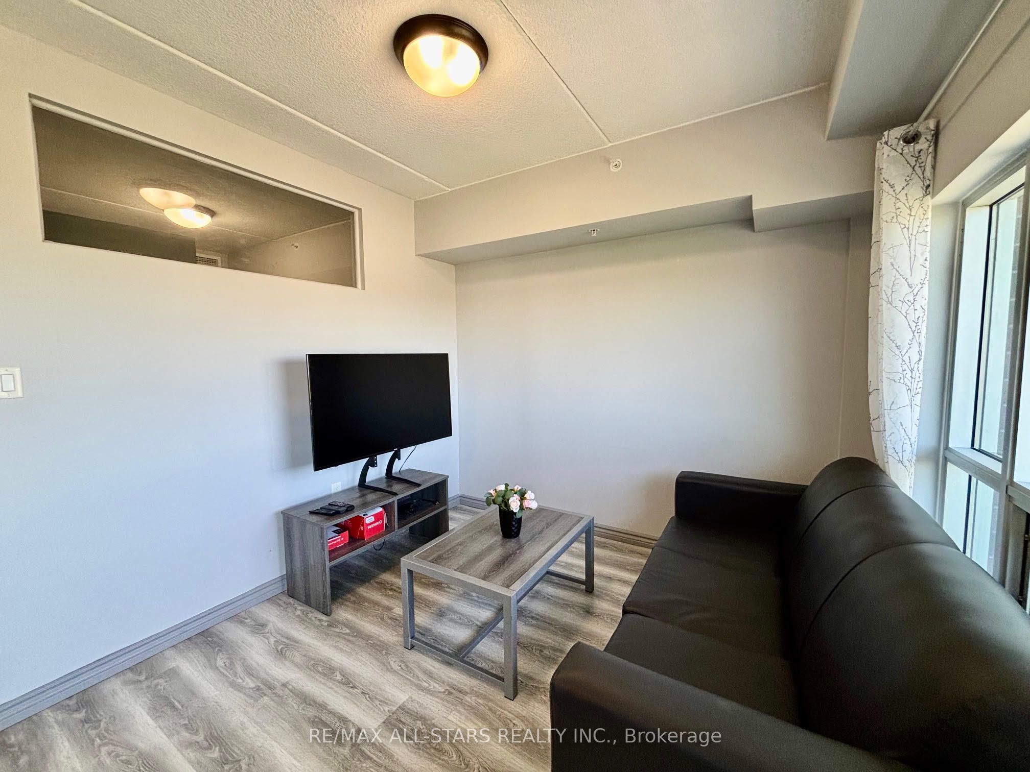 275 Larch Street 507, Waterloo, ON N2L 3R2 photo 4