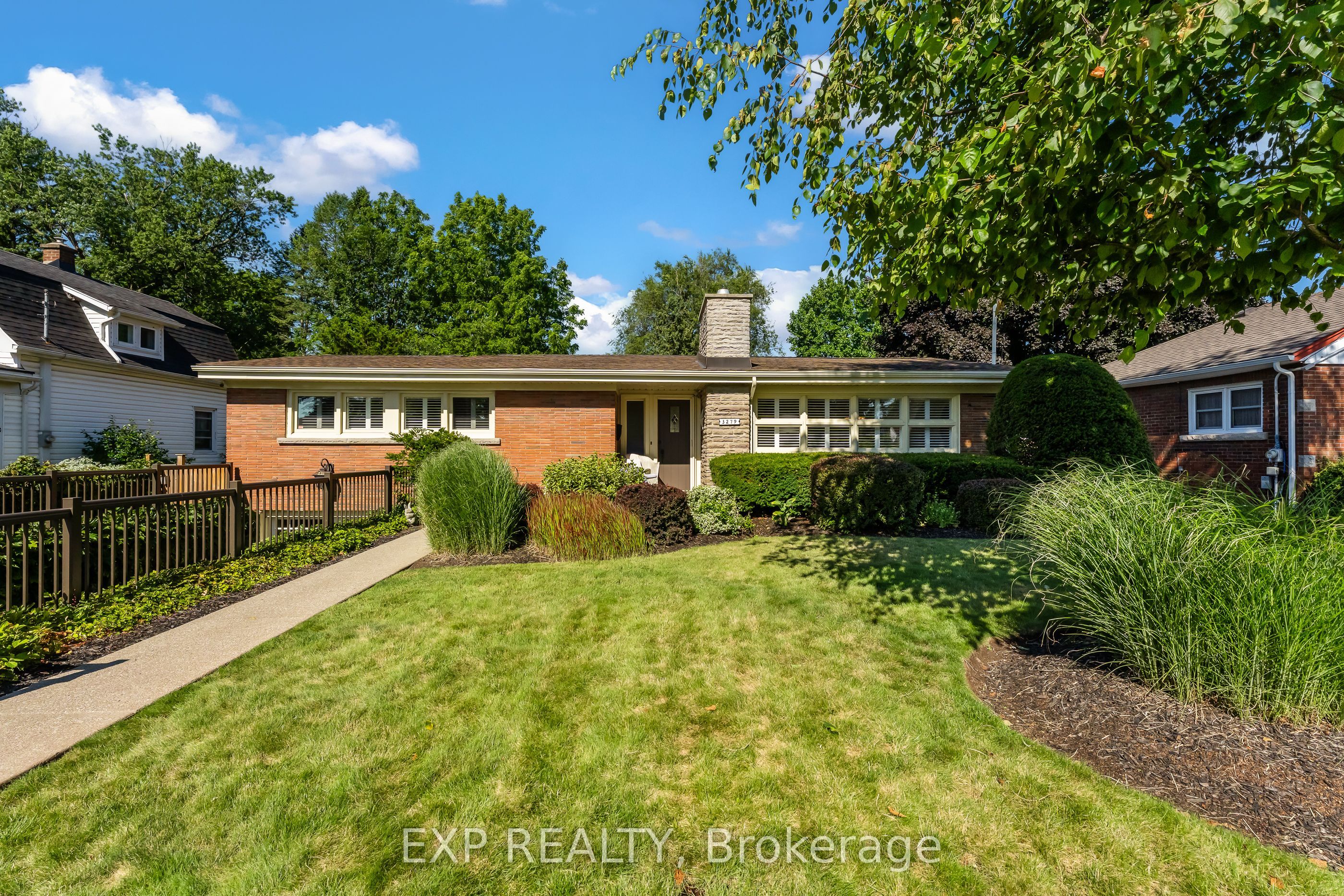 3279 Saint Patrick Avenue, Niagara Falls, ON L2J 2N3