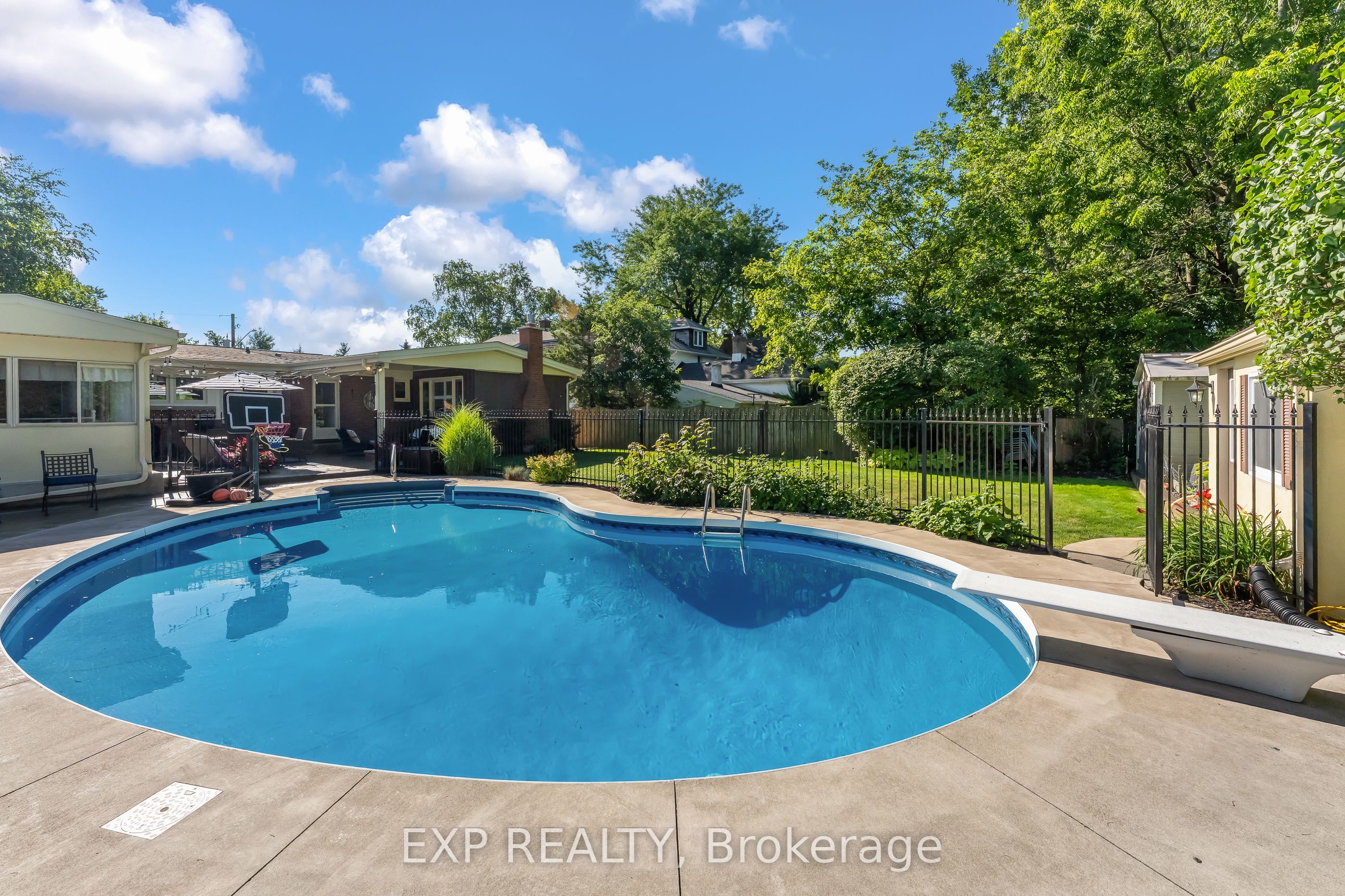 3279 Saint Patrick Avenue, Niagara Falls, ON L2J 2N3 photo 4
