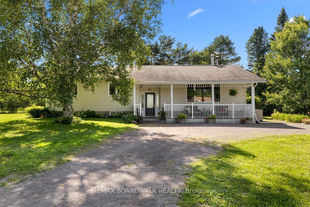 201 Linda Loop, Carp - Dunrobin - Huntley - Fitzroy and Area, ON K0A 2H0