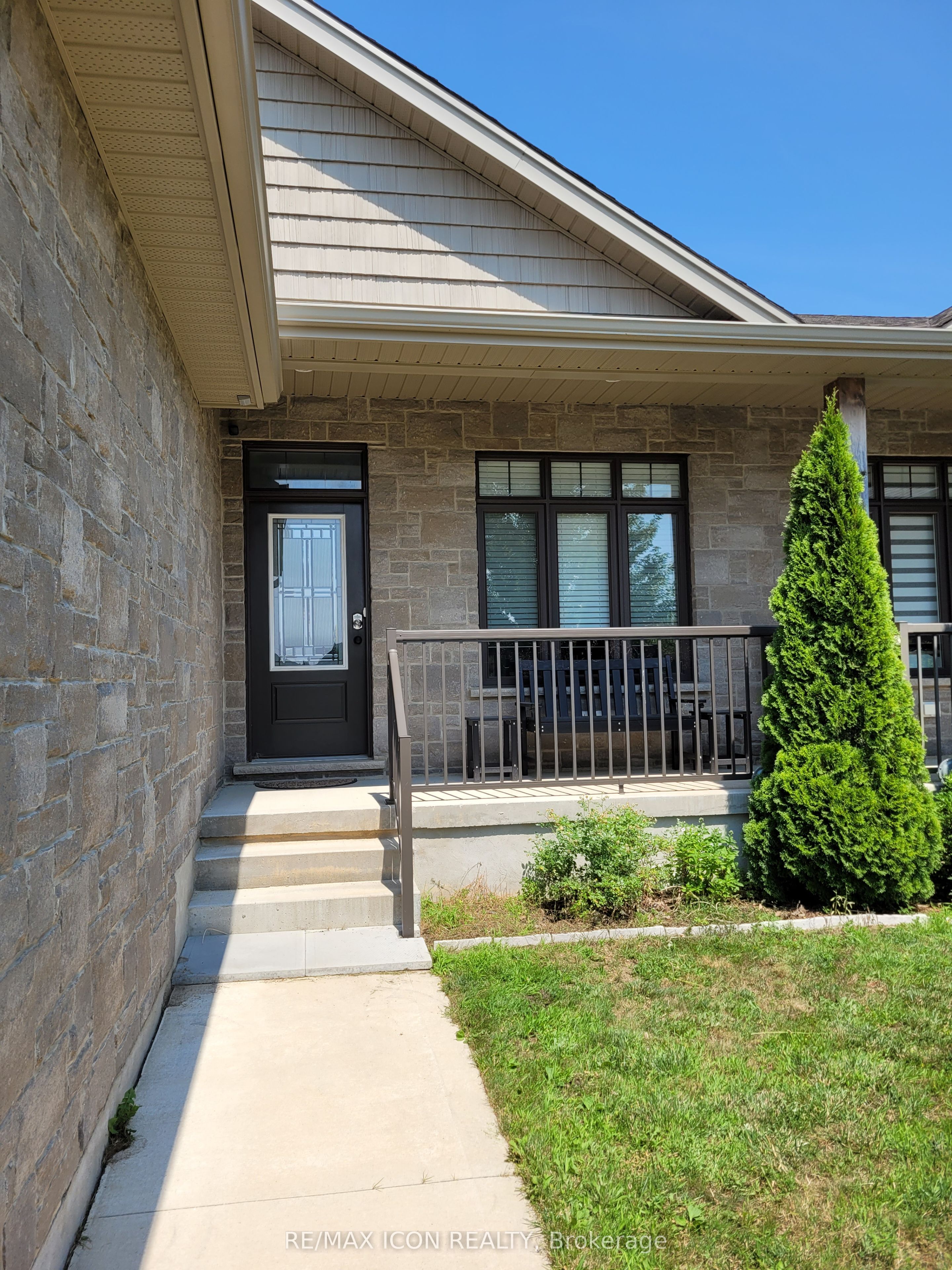 355 Northport Drive, Saugeen Shores, ON N0H 2C8 photo 2