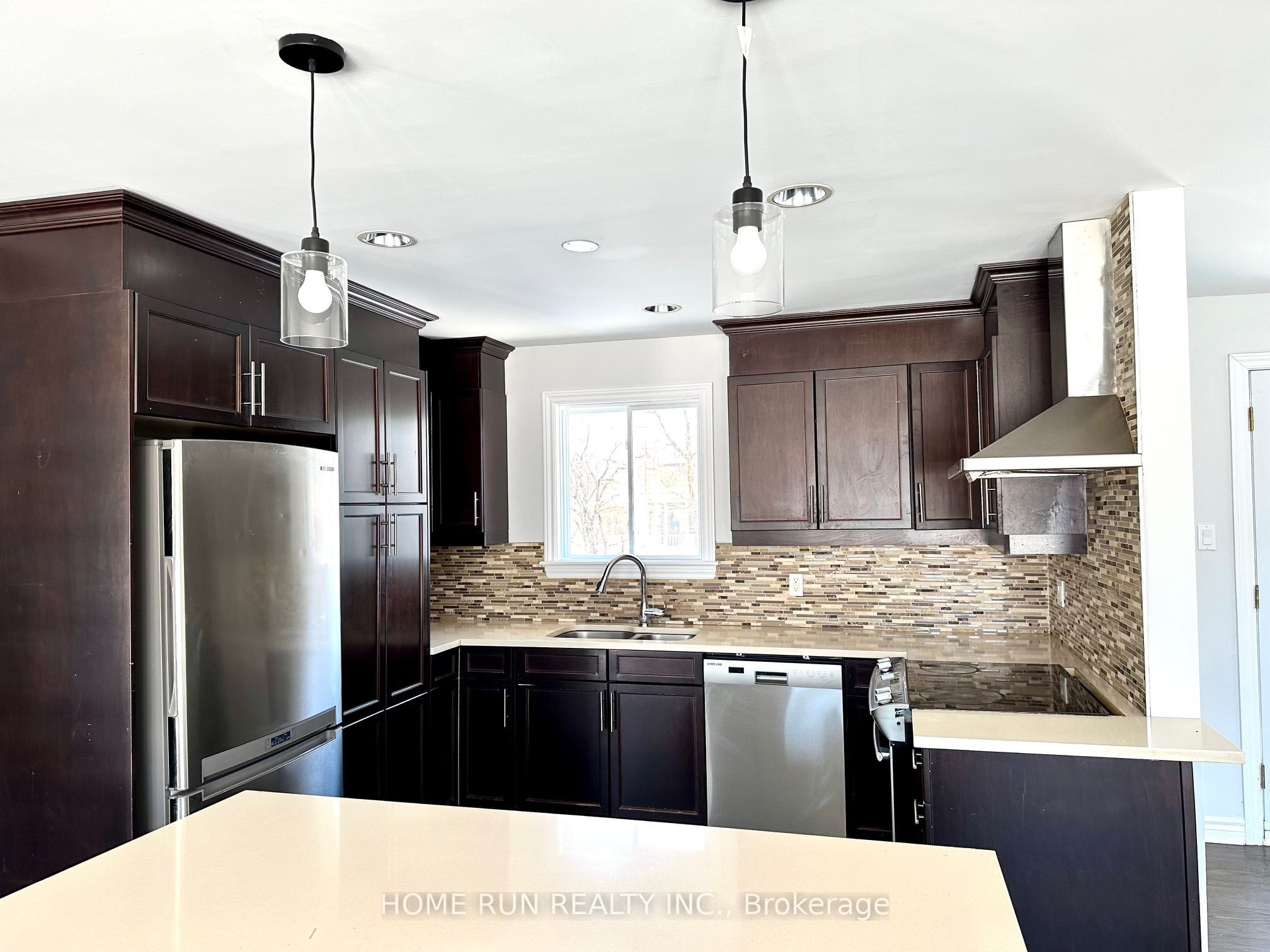 71 Ashburn Drive, Cityview - Parkwoods Hills - Rideau Shore, ON K2E 6N4 photo 4