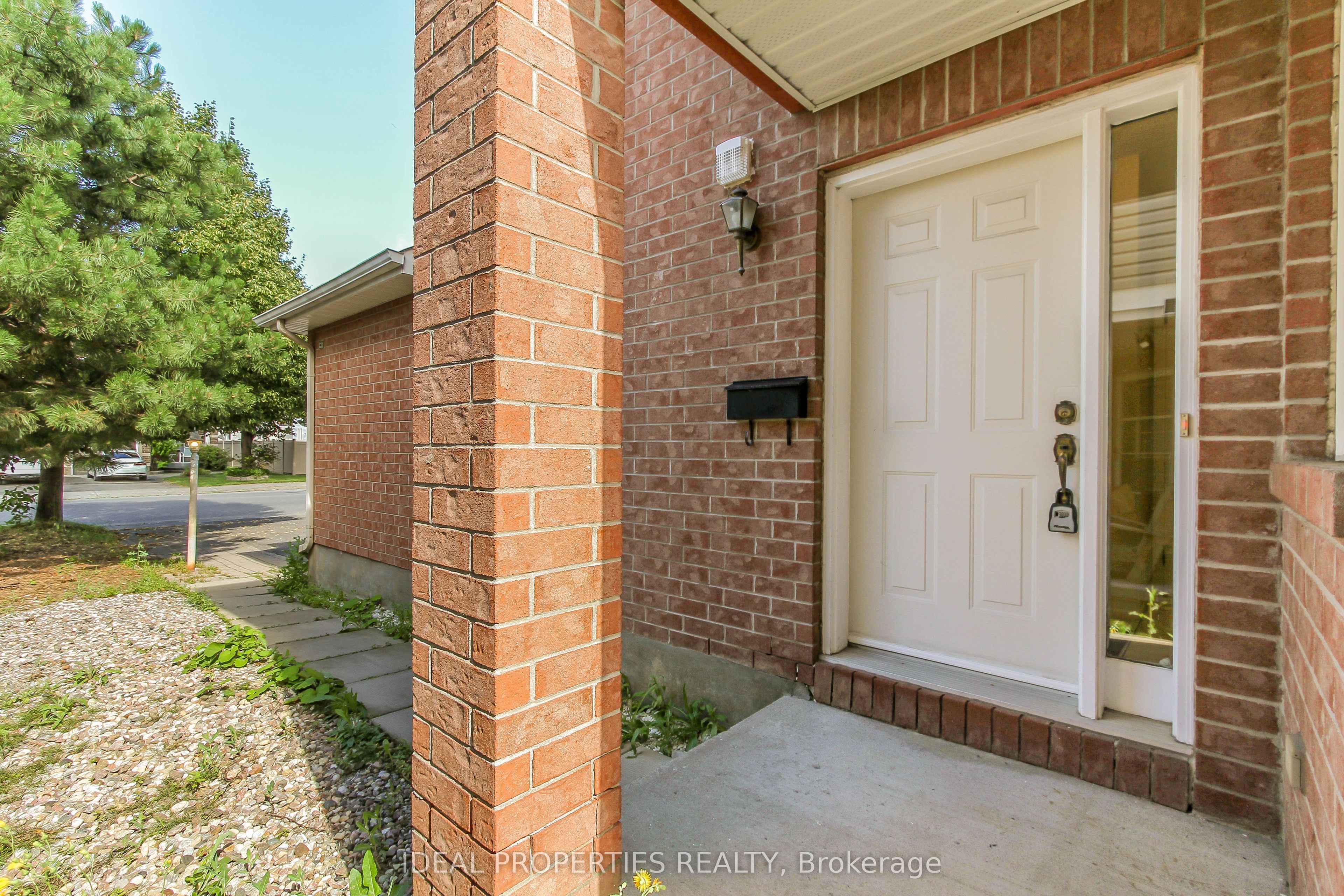 418 Beatrice Drive, Barrhaven, ON K2J 4W9 photo 5