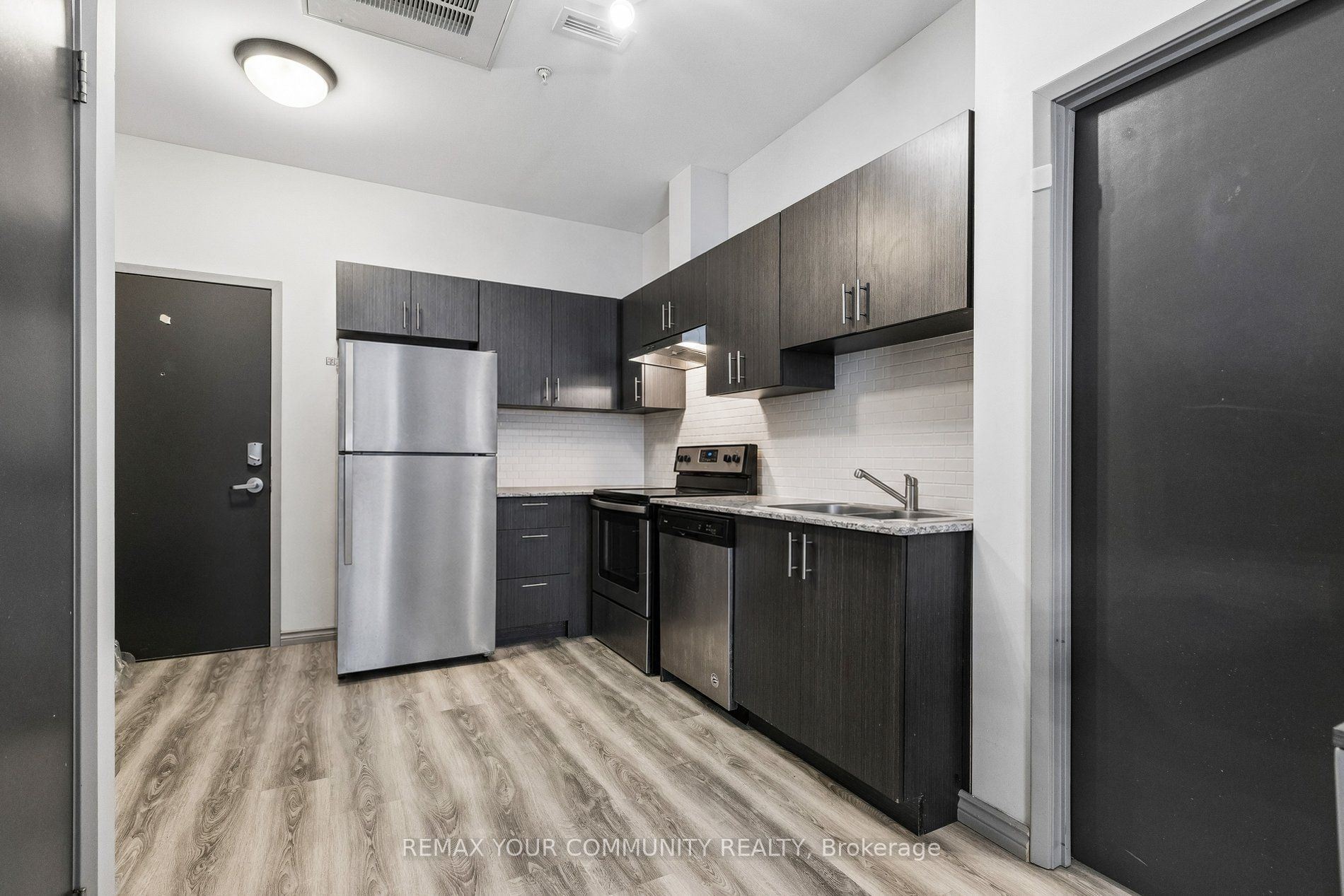 275 Larch Street F115, Waterloo, ON N2L 3R2 photo 3