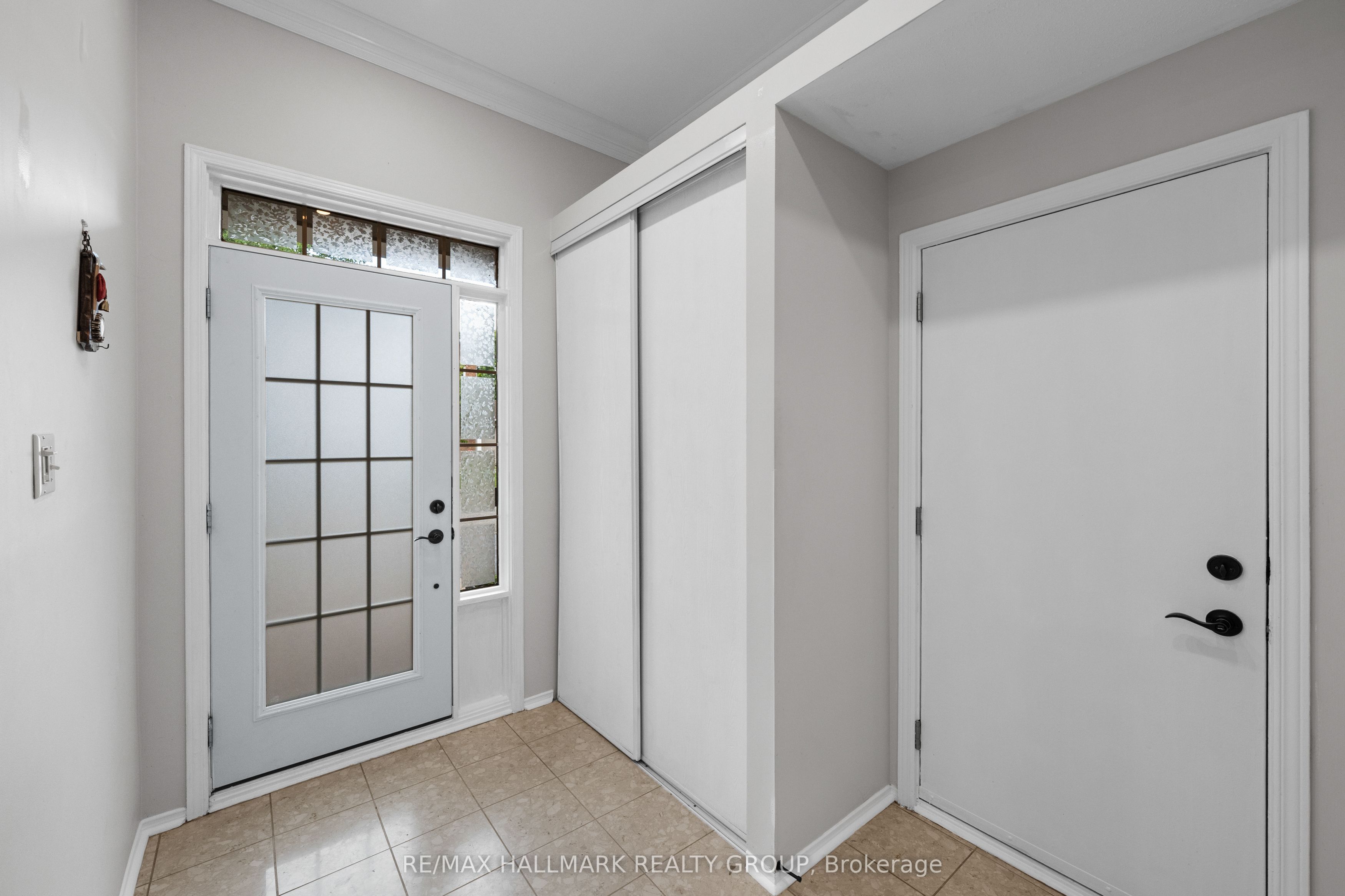 2104 Sandy Oaks Drive, Orleans - Convent Glen and Area, ON K1W 1H5 photo 5