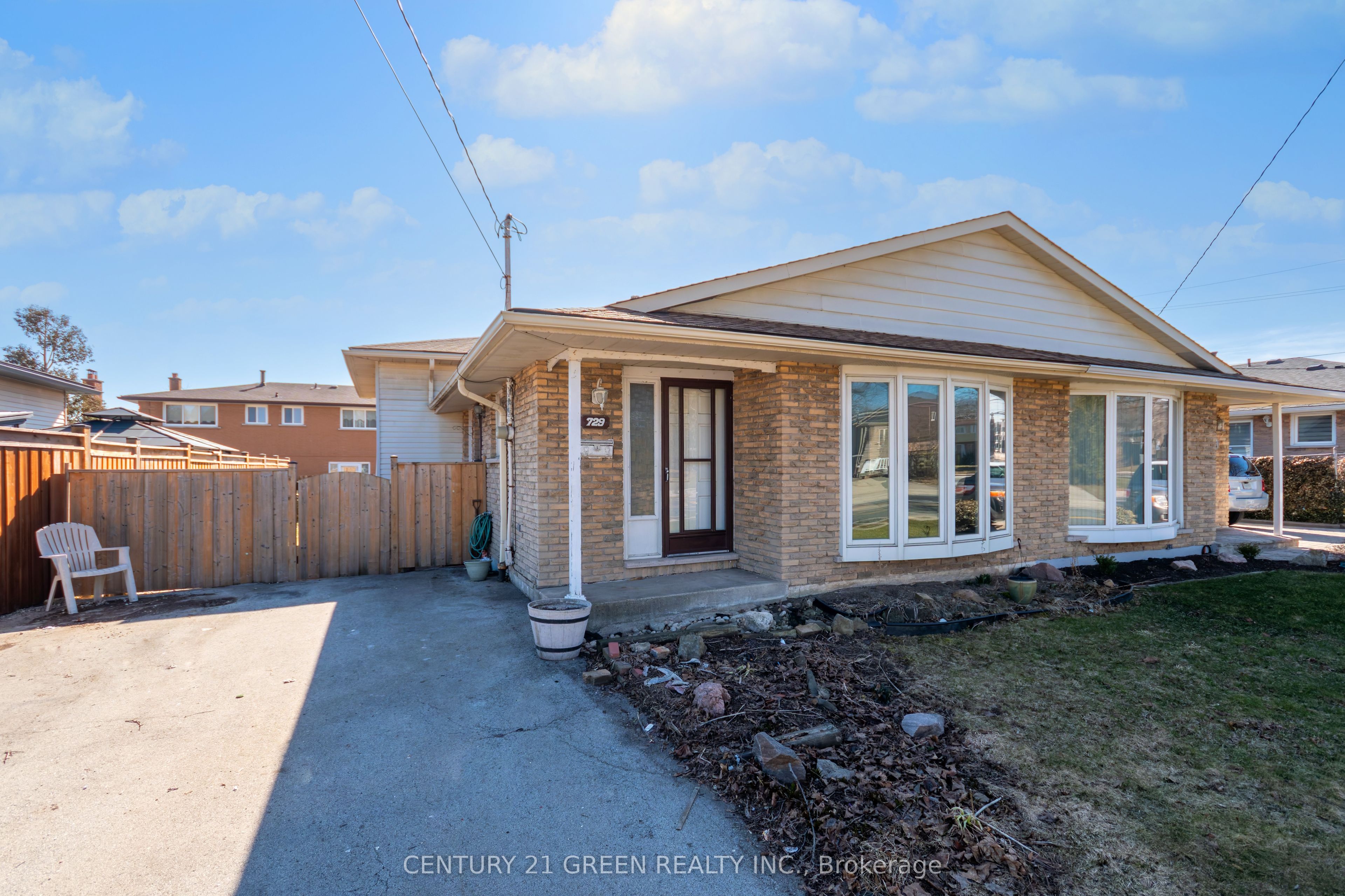 729 West 5th Street, Hamilton, ON L9C 3R3 photo 2