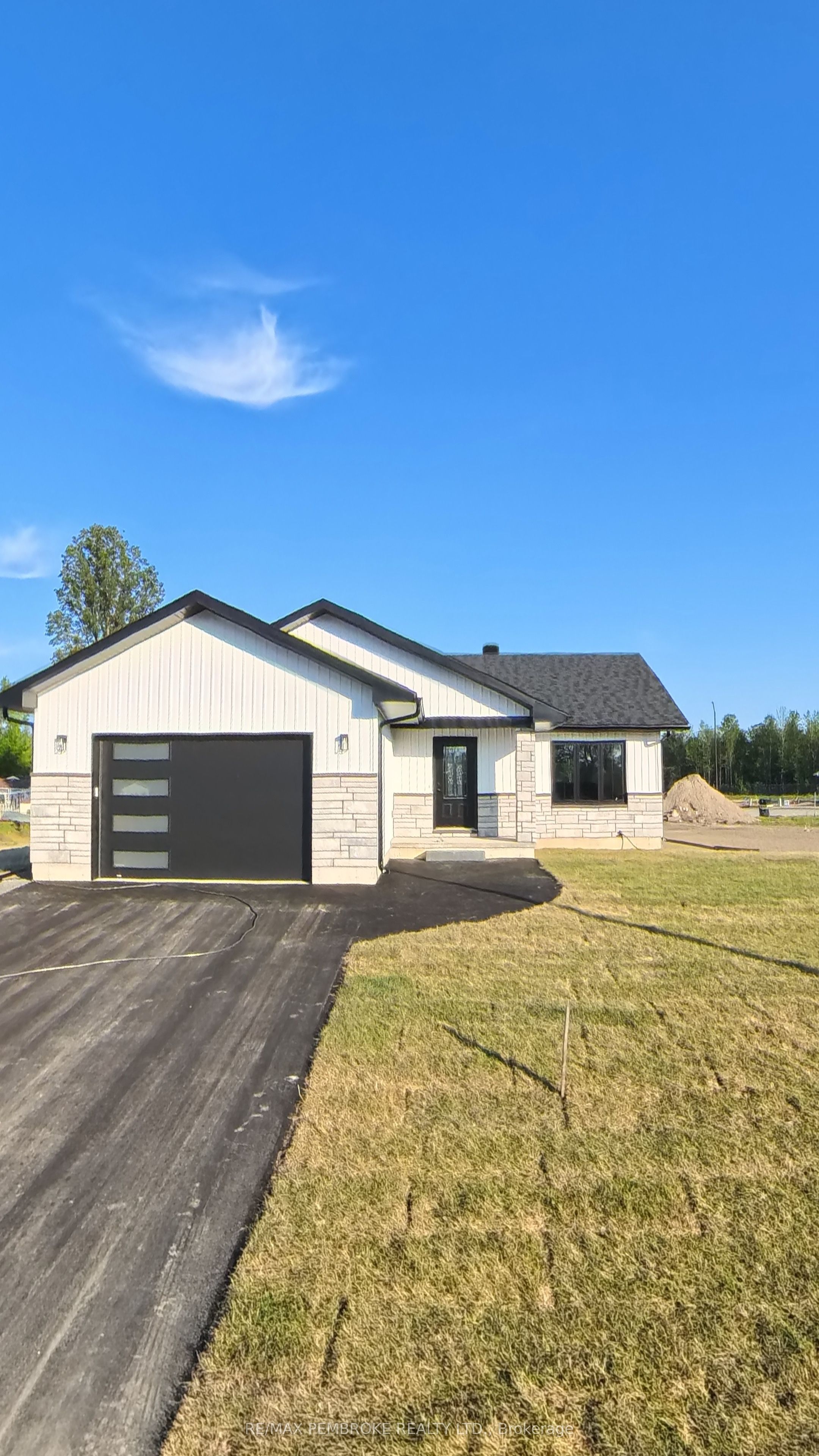 62 Eddy Crescent E, Pembroke, ON K8A 0M1