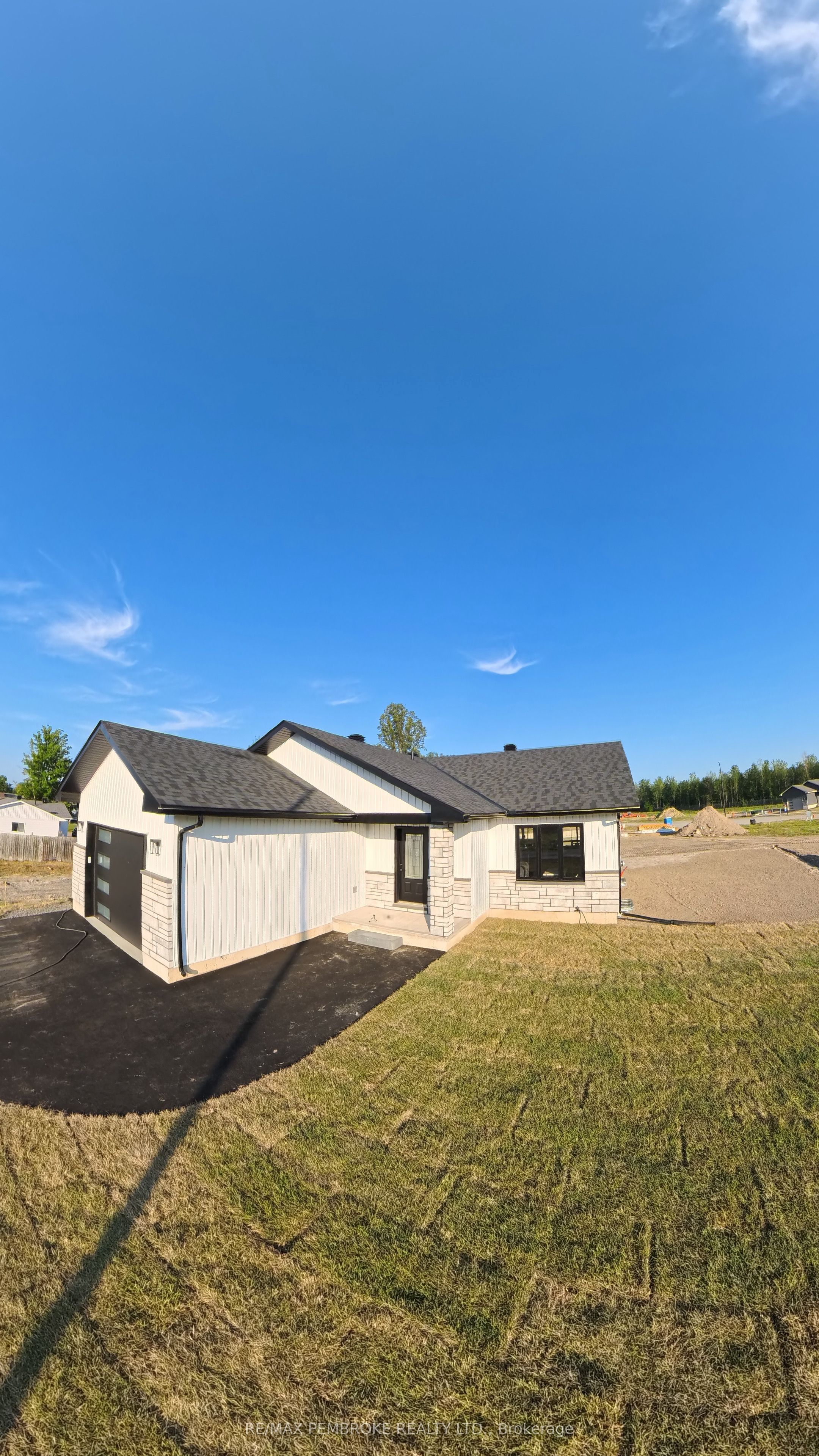 62 Eddy Crescent E, Pembroke, ON K8A 0M1 photo 3