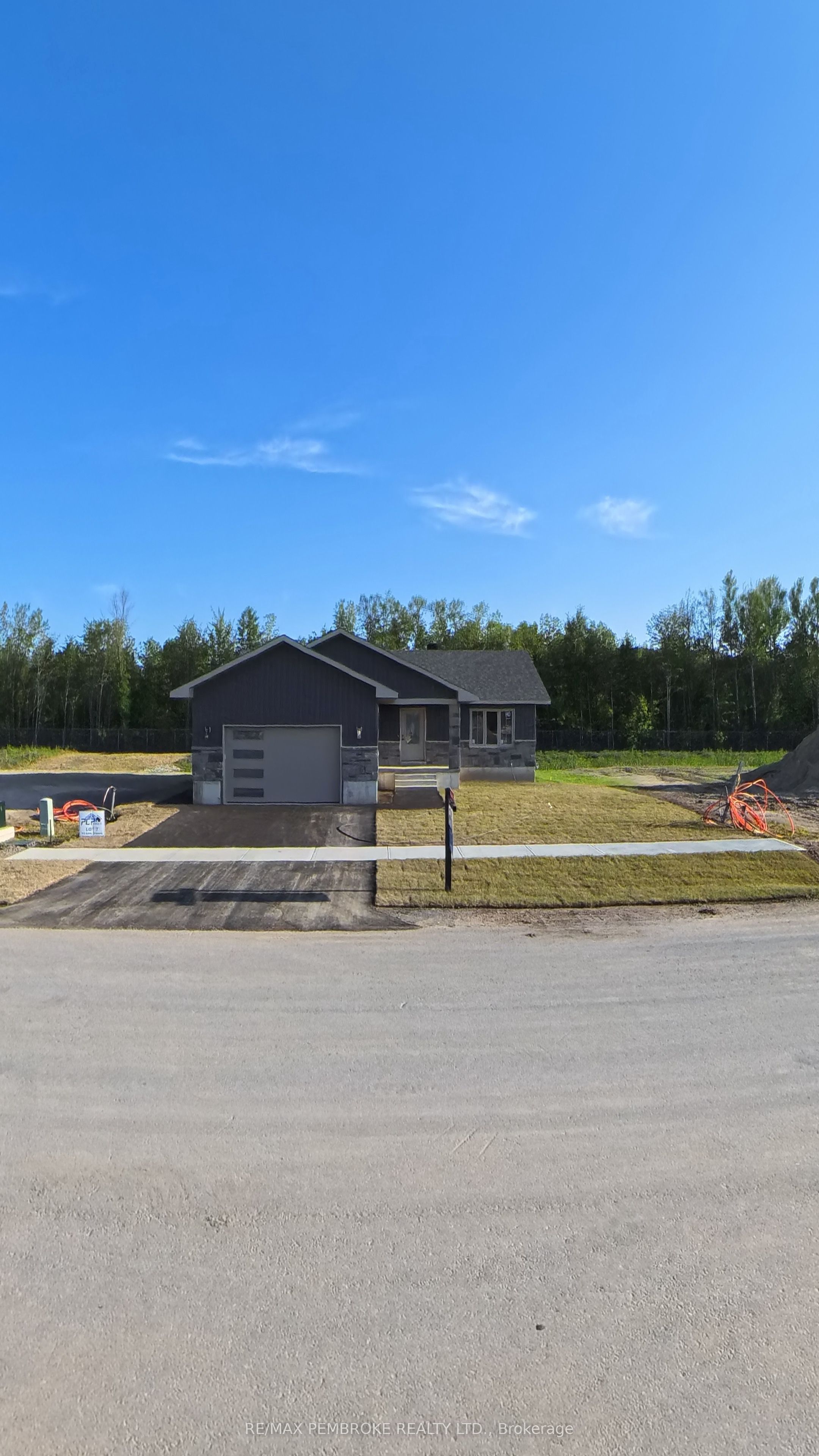 13 Eddy Crescent, Pembroke, ON K8A 0M1