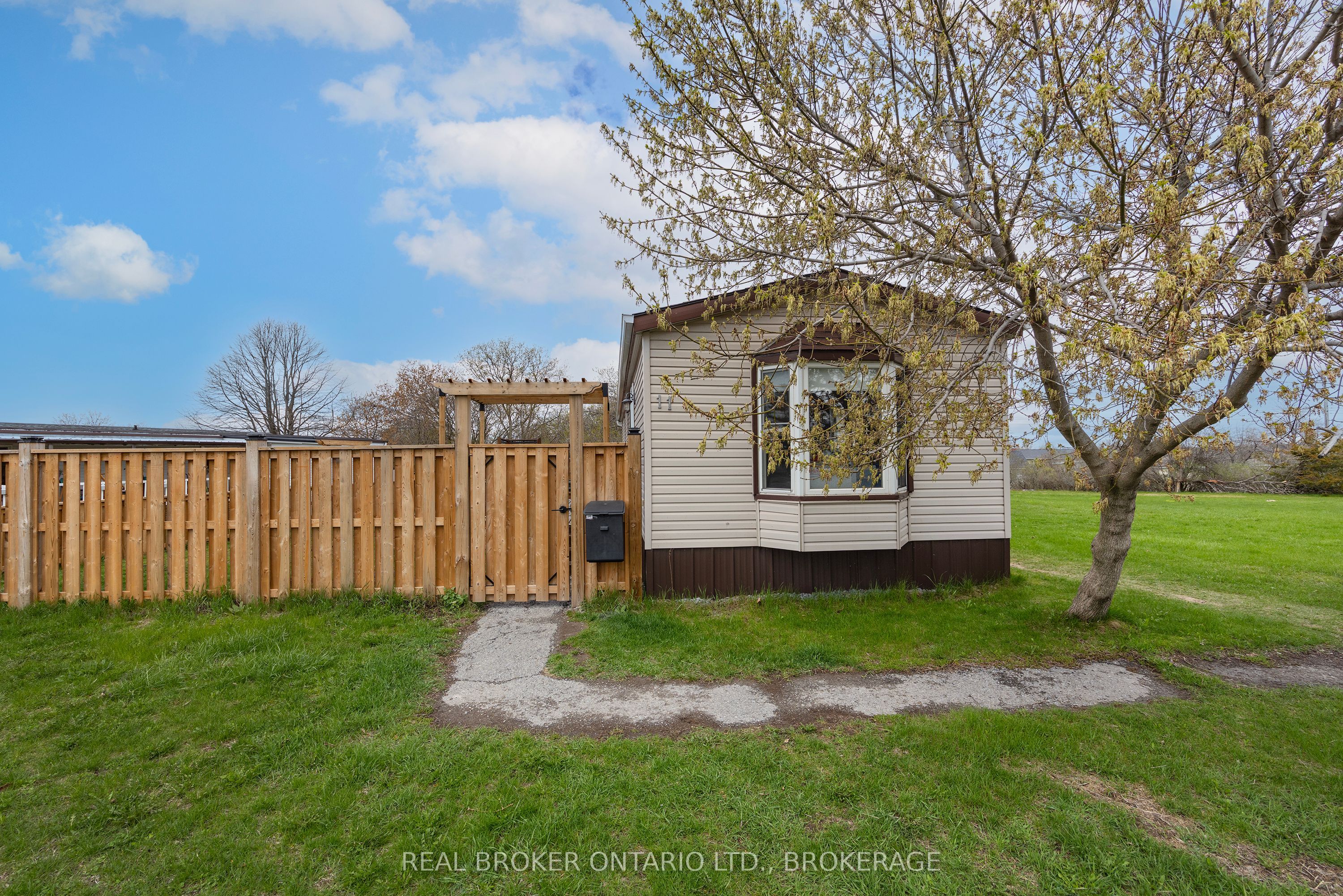 11 HERMES Drive, Kingston, ON K7K 5T3 photo 2