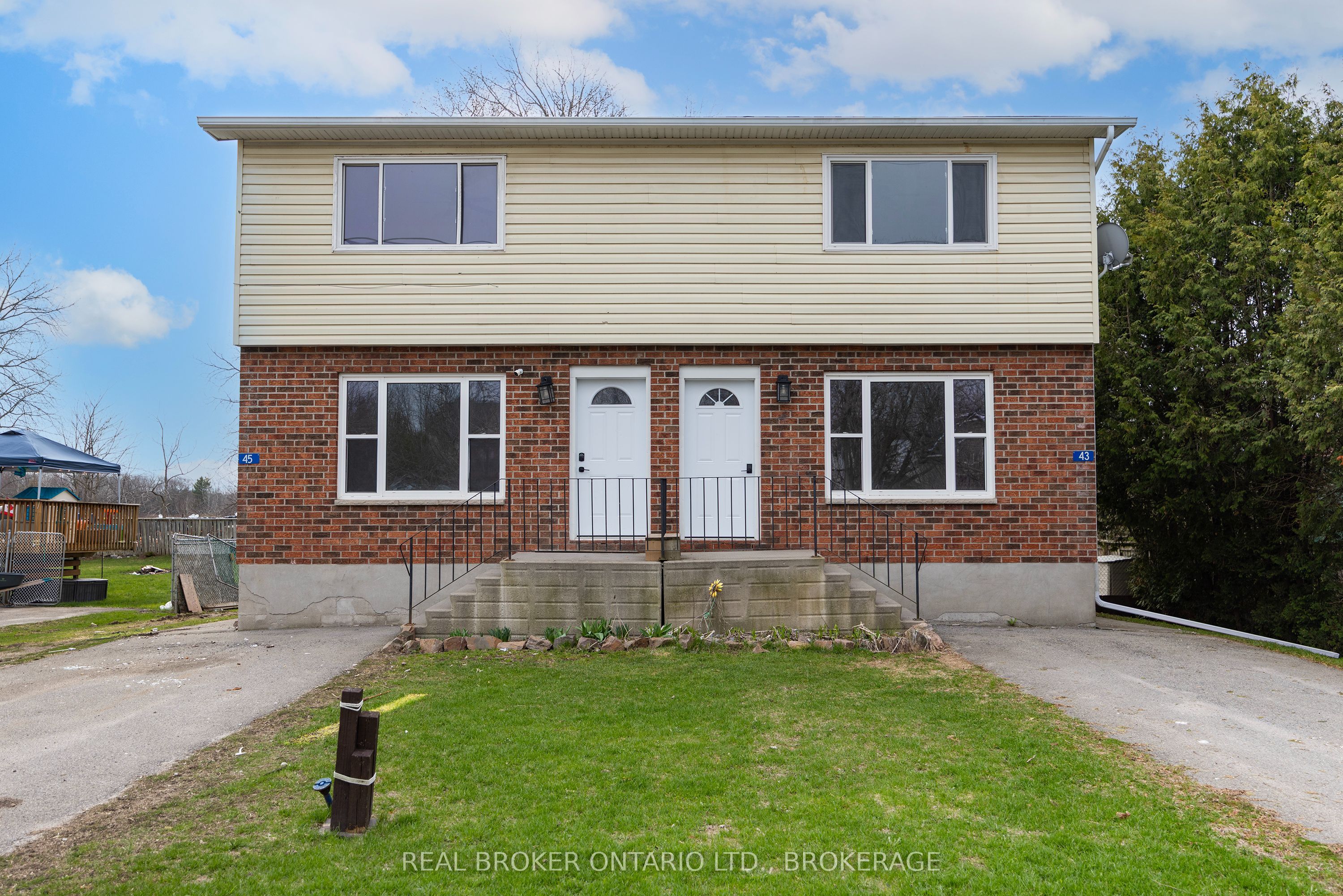 43-45 Railway Street, Lansdowne Village, ON K0E 1L0 photo 2