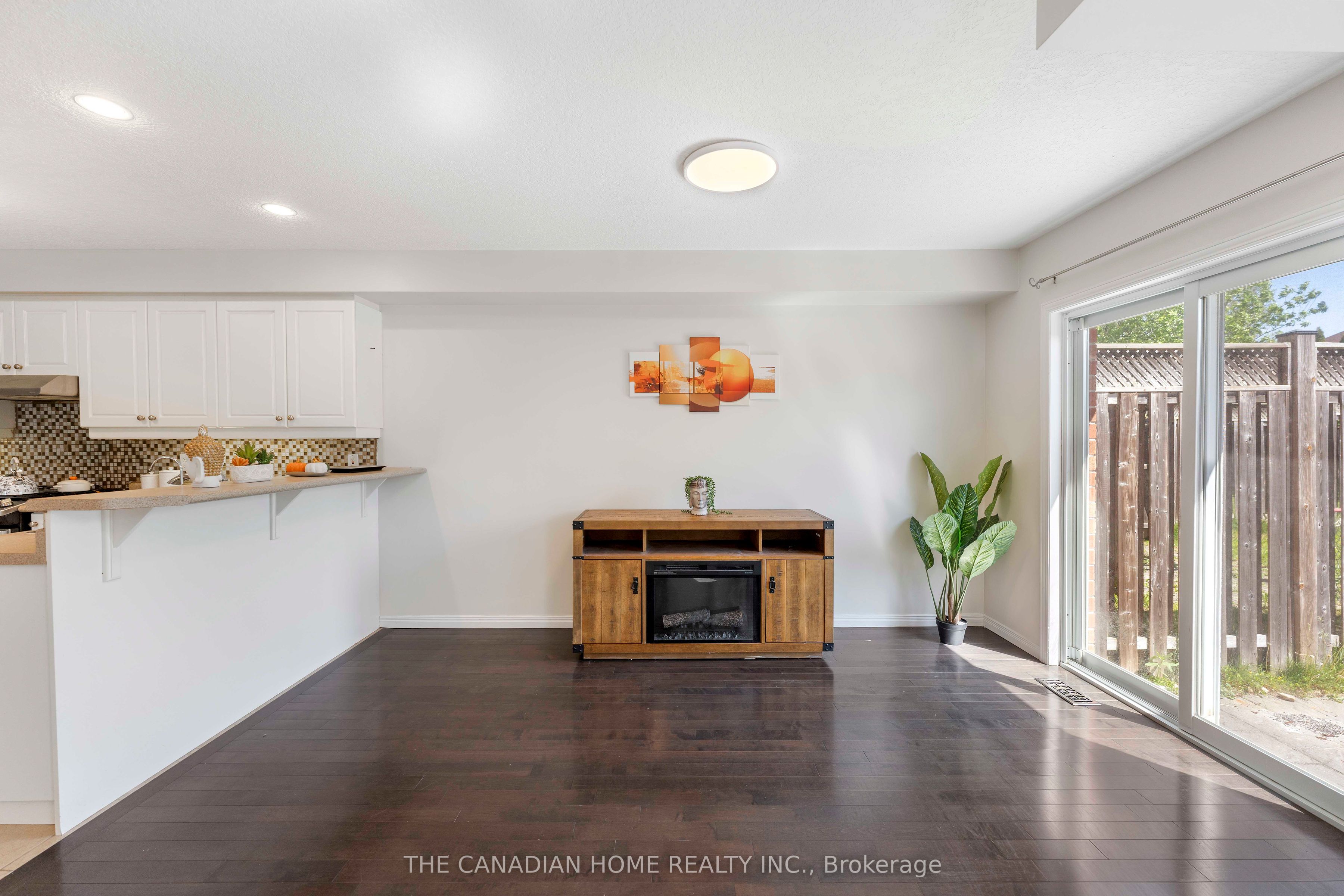 500 Robert Ferrie Drive, Kitchener, ON N2P 2T7 photo 3