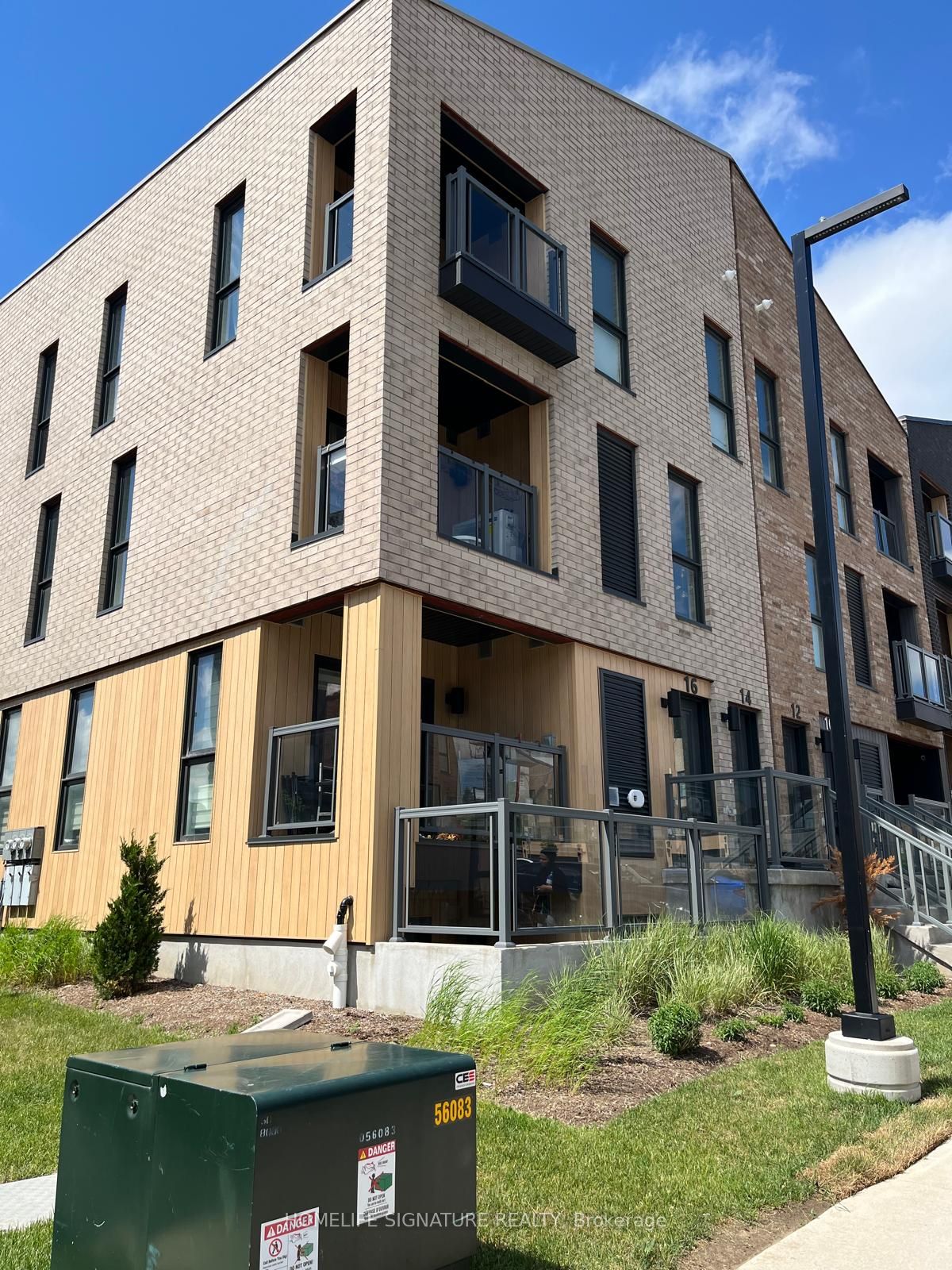 16 URBANE Boulevard, Kitchener, ON N2E 0J4 photo 3