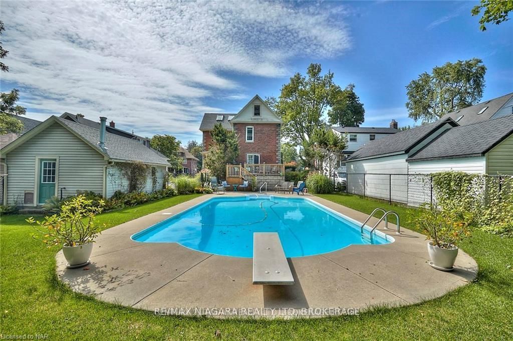 18 Emerick Avenue, Fort Erie, ON L2A 2W3 photo 5