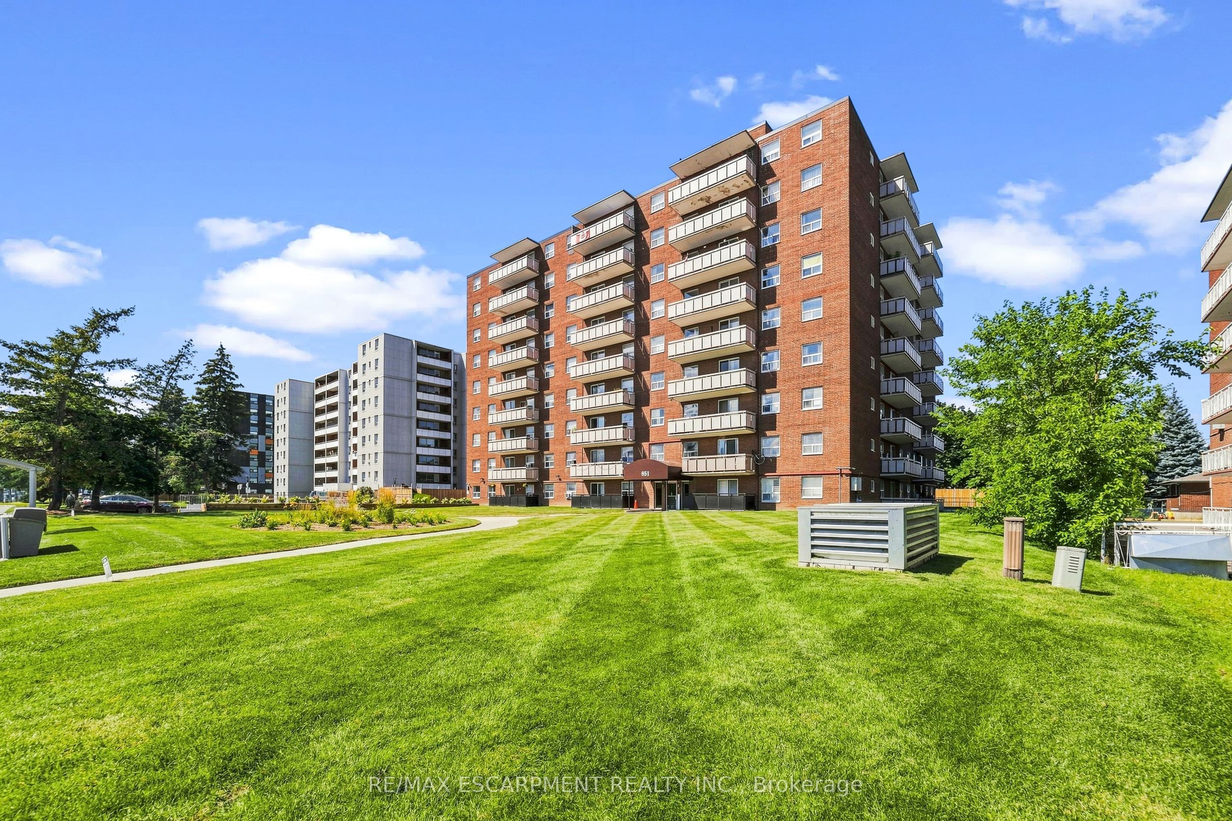 851 Queenston Road 202, Hamilton, ON L8H 4X5 photo 2
