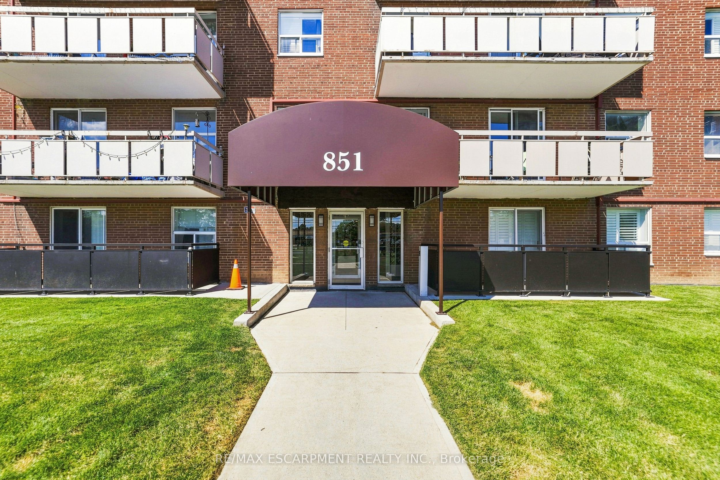 851 Queenston Road 202, Hamilton, ON L8H 4X5 photo 3