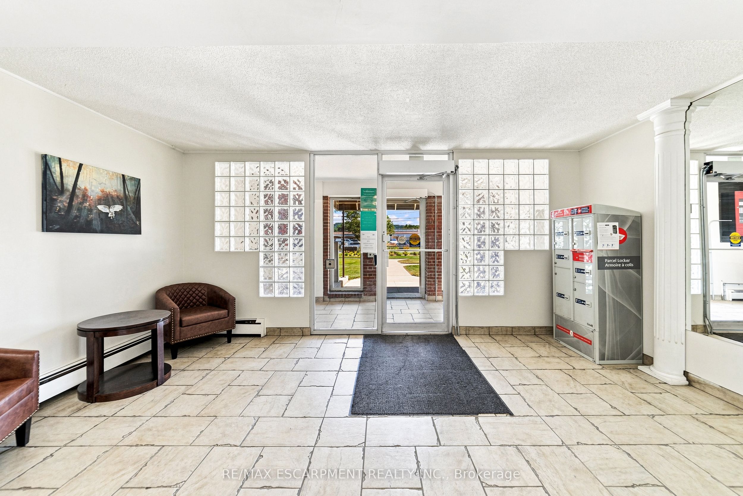 851 Queenston Road 202, Hamilton, ON L8H 4X5 photo 4