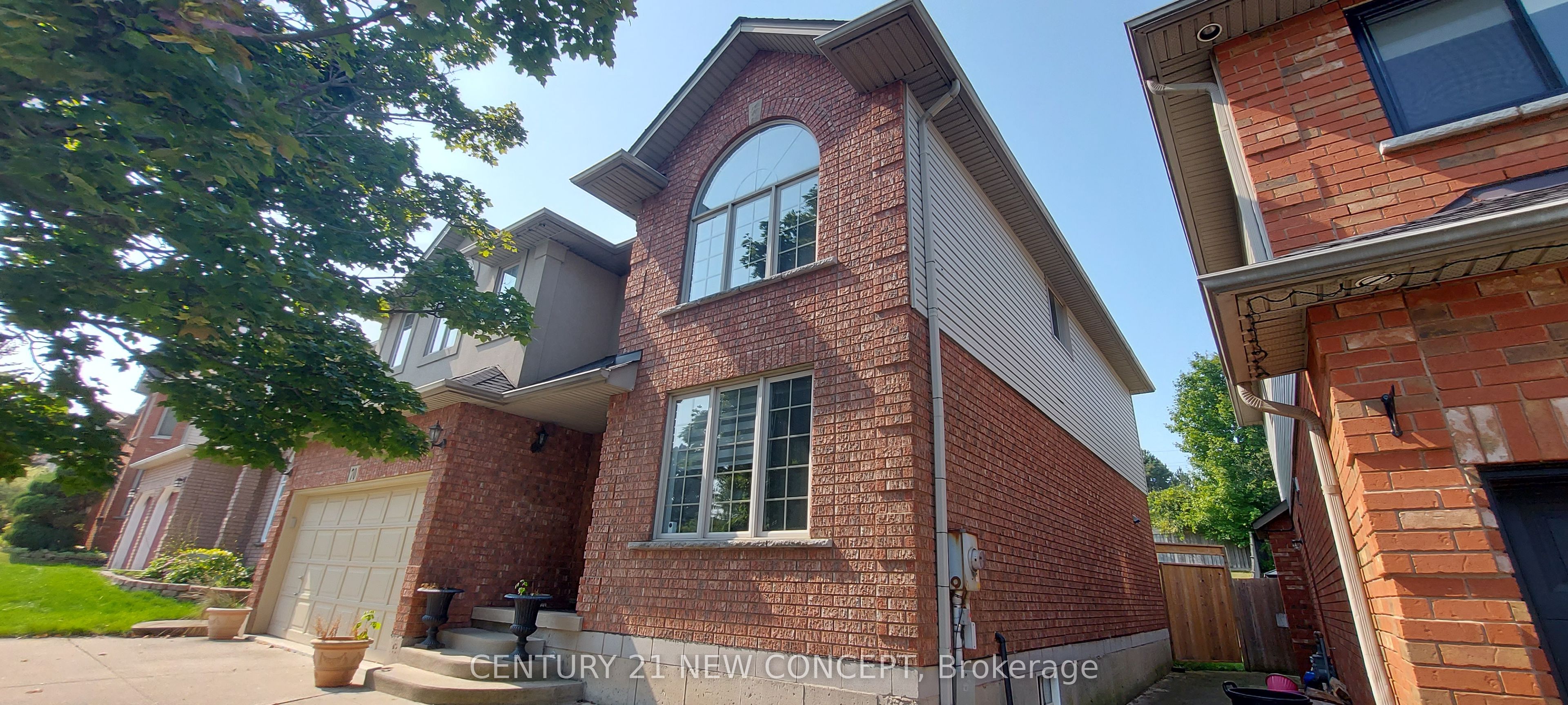 70 Cabriolet Crescent, Hamilton, ON L9K 1K6 photo 2