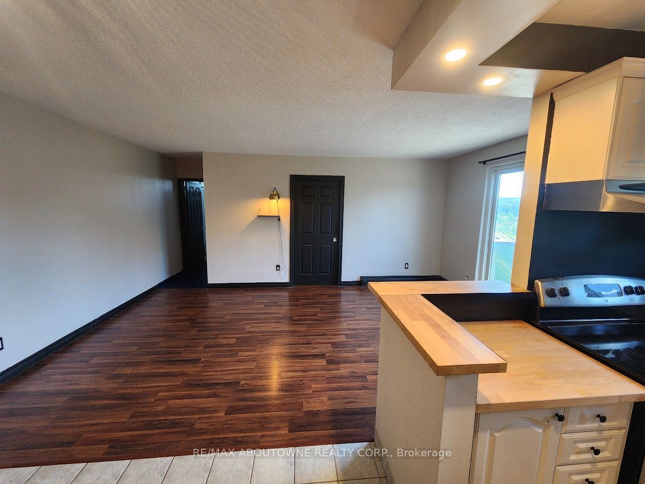 2373 King Street E 51, Hamilton, ON L8K 1X9 photo 5