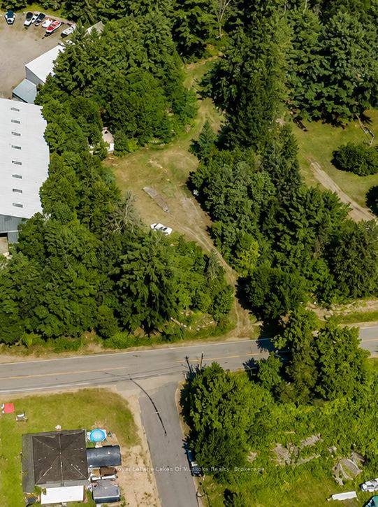 00 East Road, Lake of Bays, ON P0B 1A0