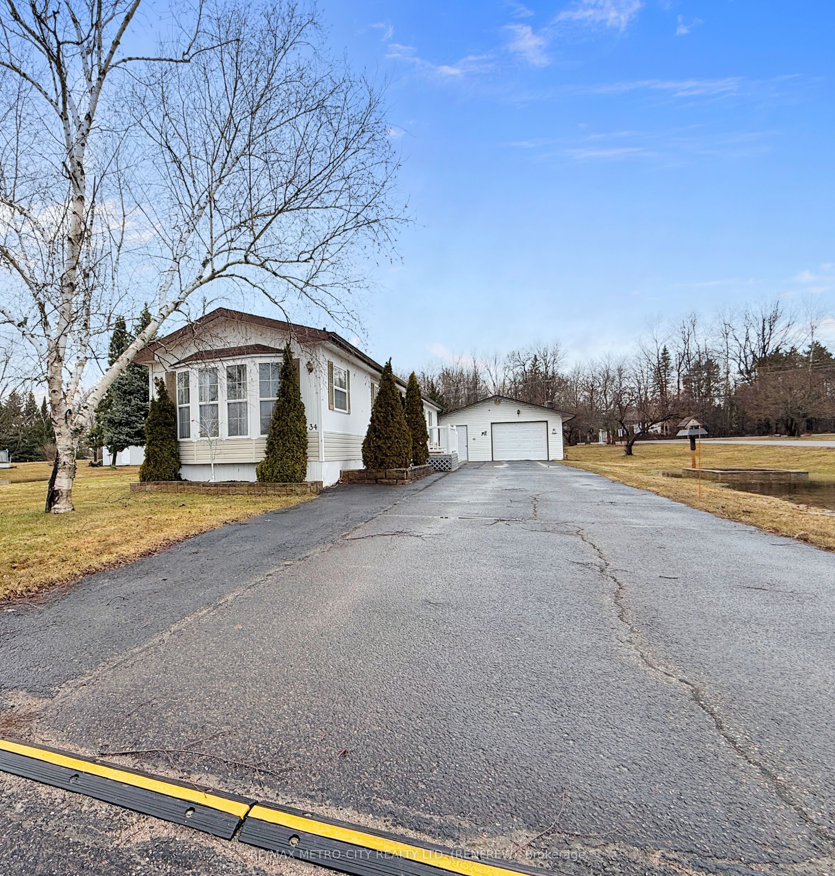 34 SUNSET Lane, Horton, ON K7V 0A5