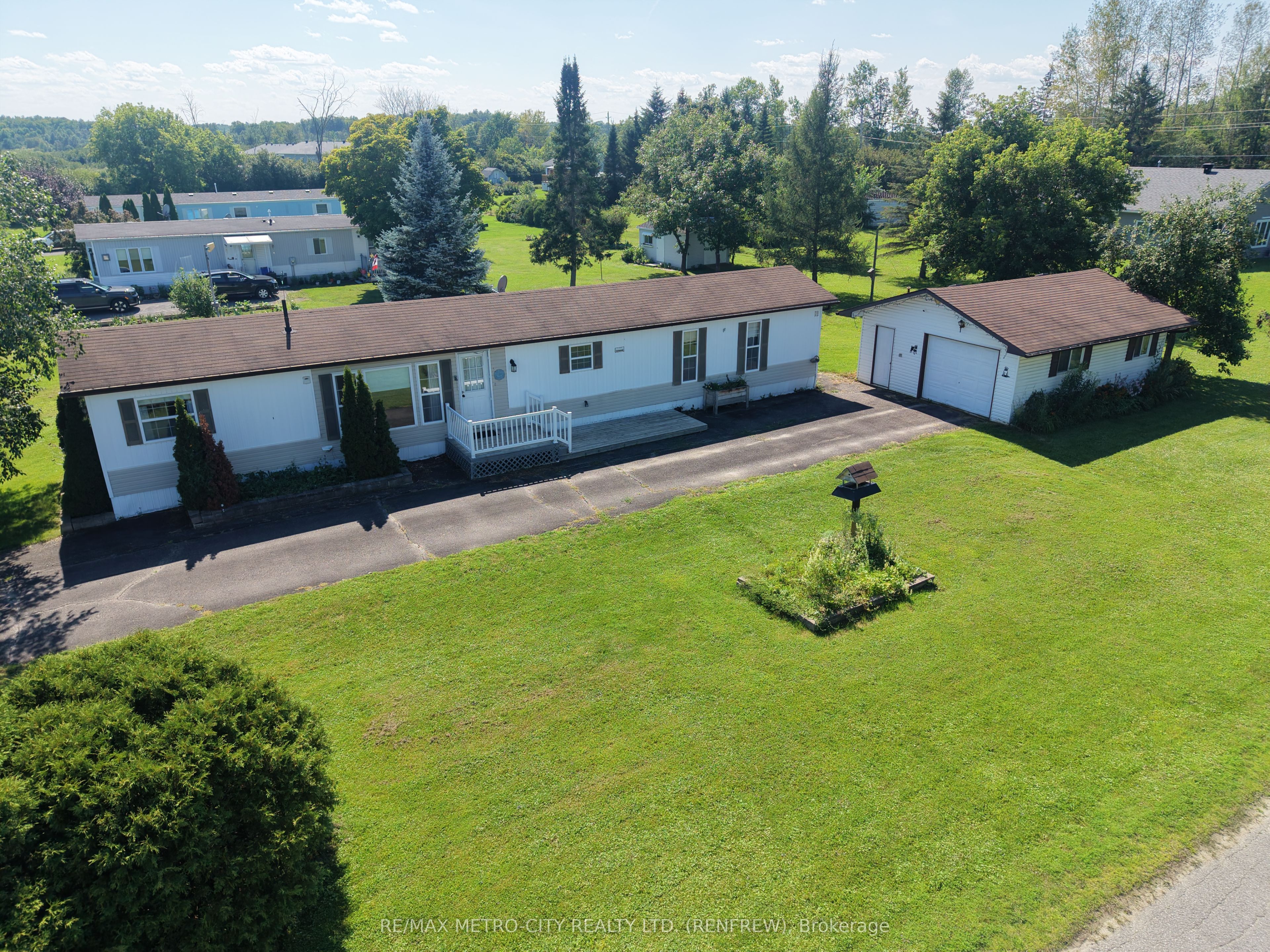 34 SUNSET Lane, Horton, ON K7V 0A5 photo 2