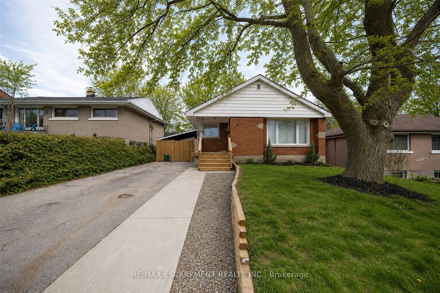 76 Glenview Avenue Lower, Cambridge, ON N1R 2W2