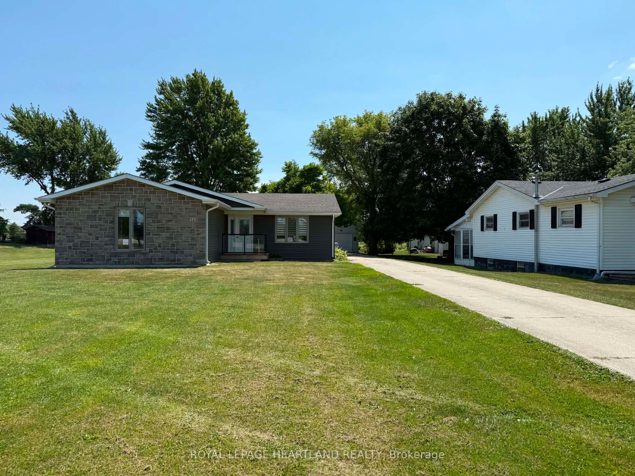 315 Main Street, Lambton Shores, ON N0M 2N0 photo 2