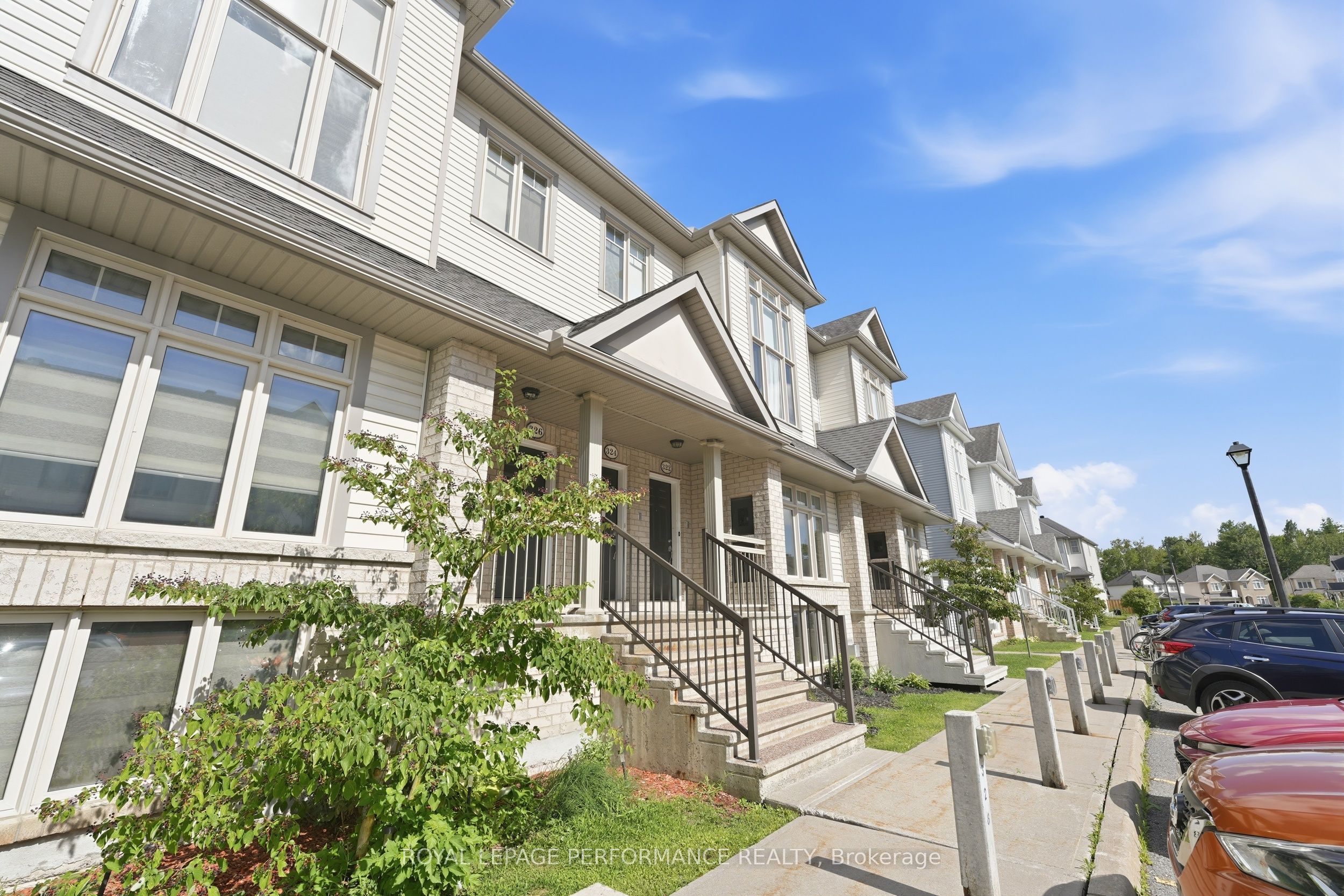 322 Galston Private, Orleans - Convent Glen and Area, ON K1W 0G3