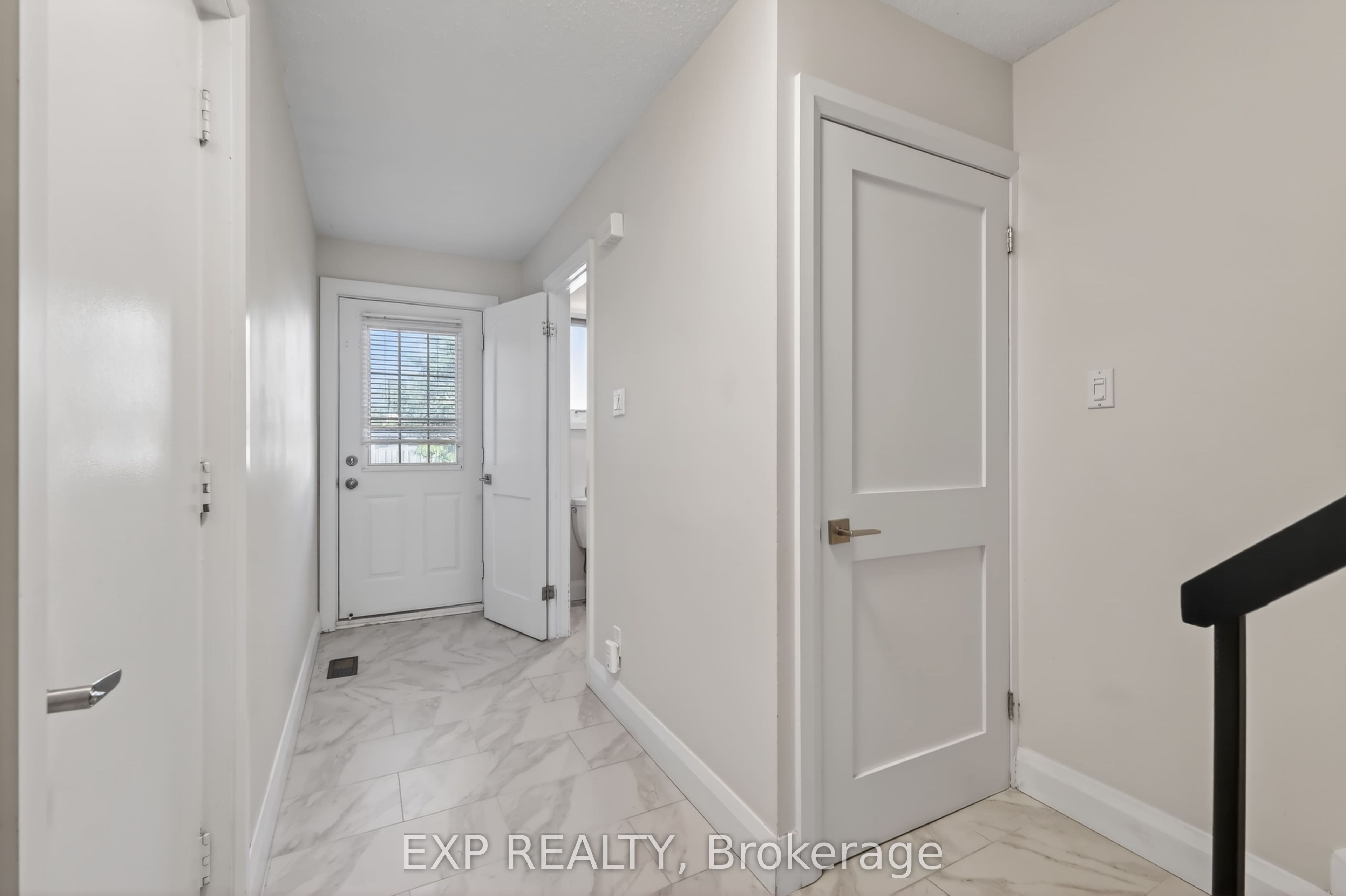 1551 Hoskins Crescent, Orleans - Cumberland and Area, ON K1C 2G3 photo 2