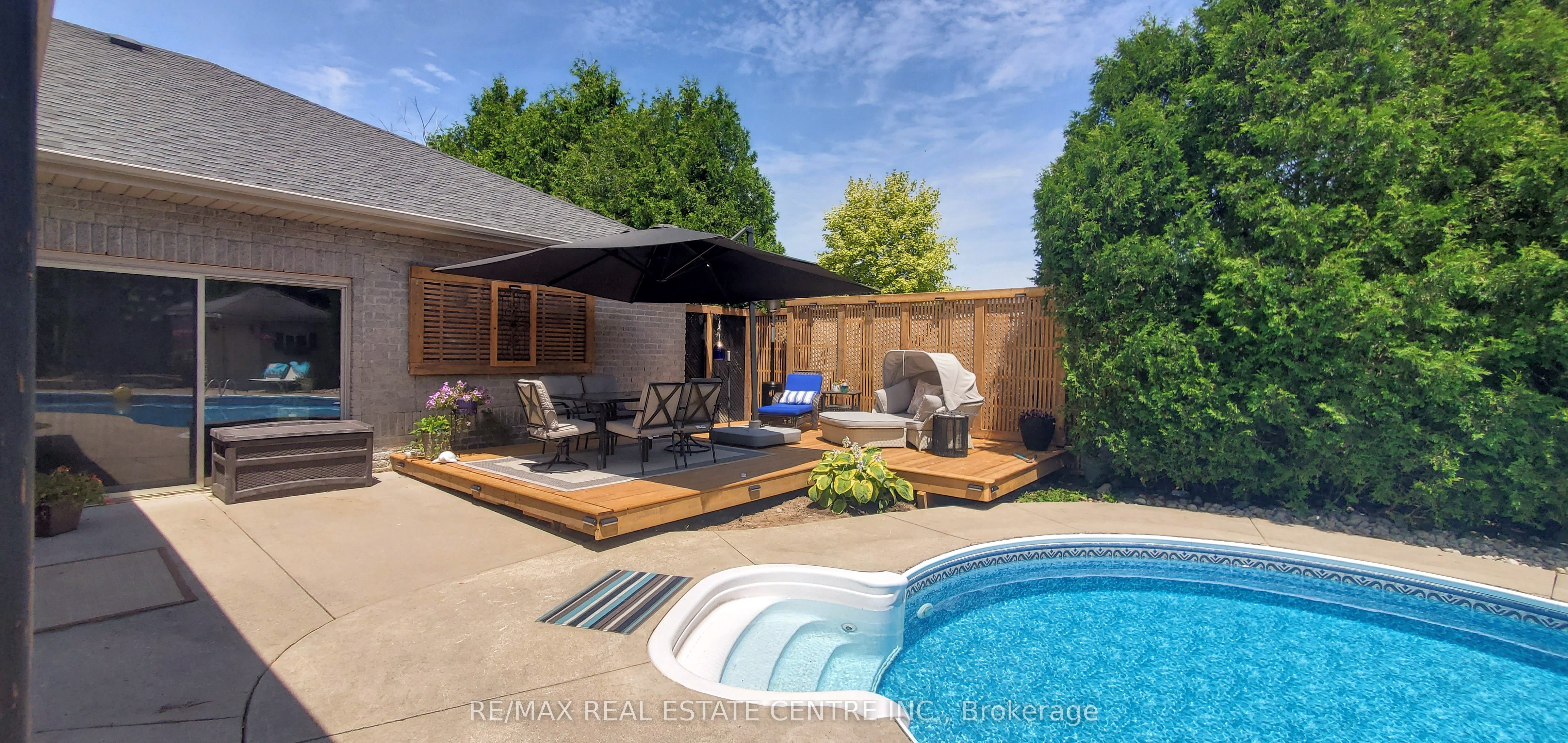 2 Irongate Drive, Brant, ON N3L 4G4 photo 3