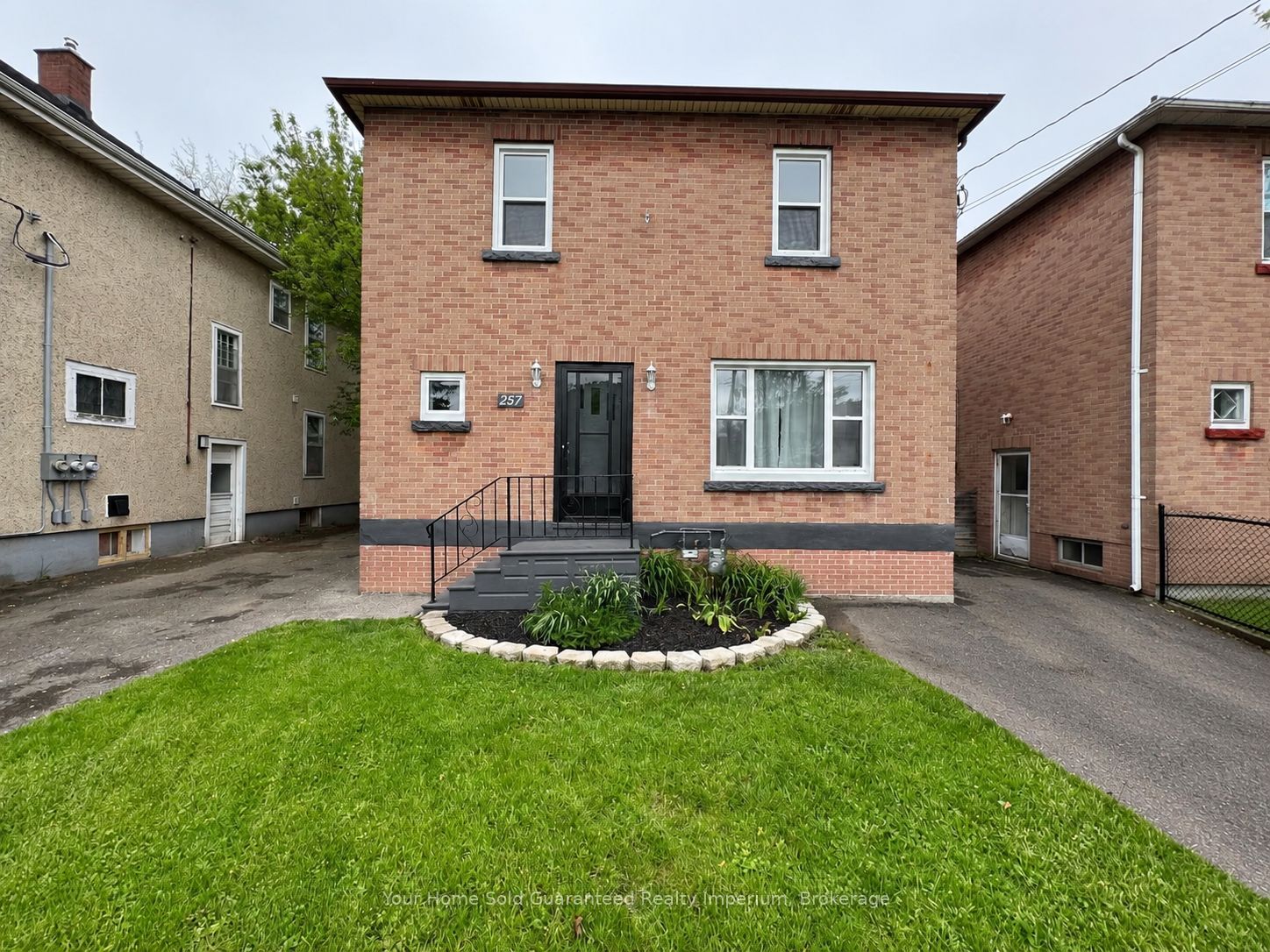 257 Niagara Street A, Welland, ON L3C 1K3