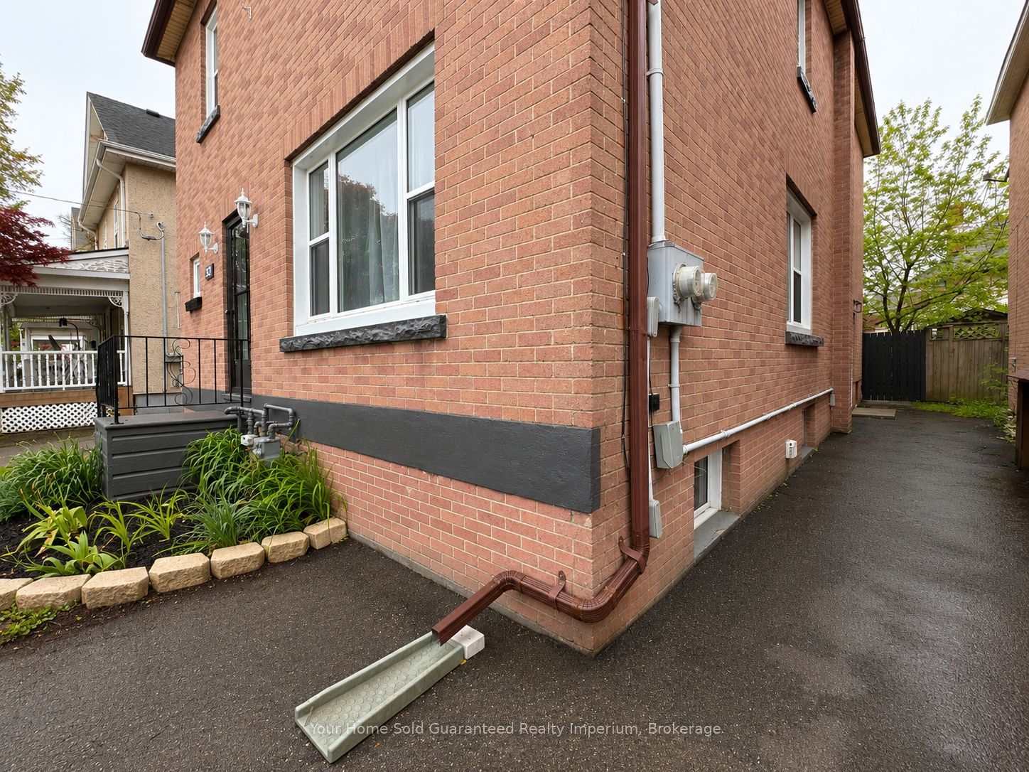 257 Niagara Street A, Welland, ON L3C 1K3 photo 2