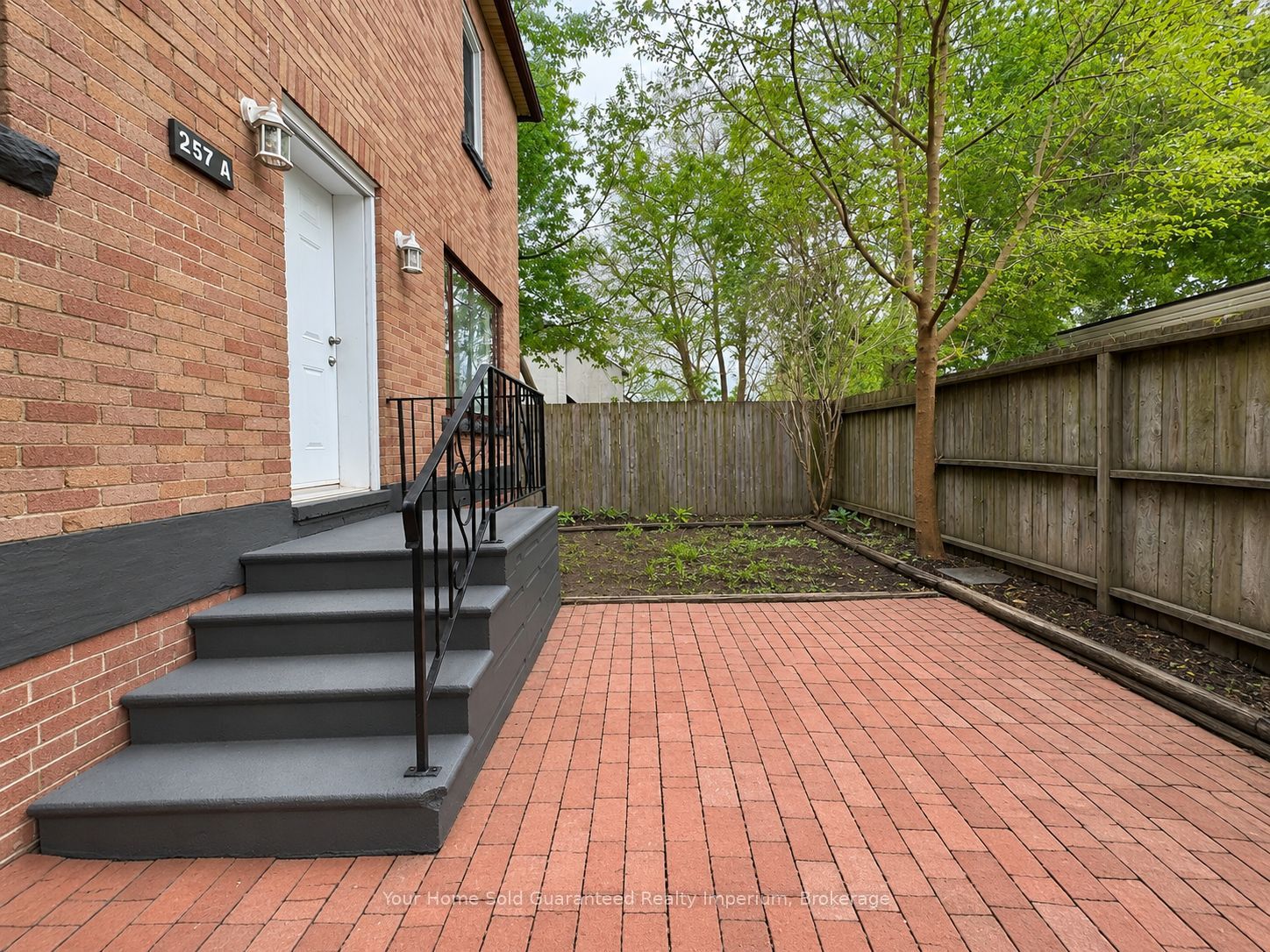 257 Niagara Street A, Welland, ON L3C 1K3 photo 3