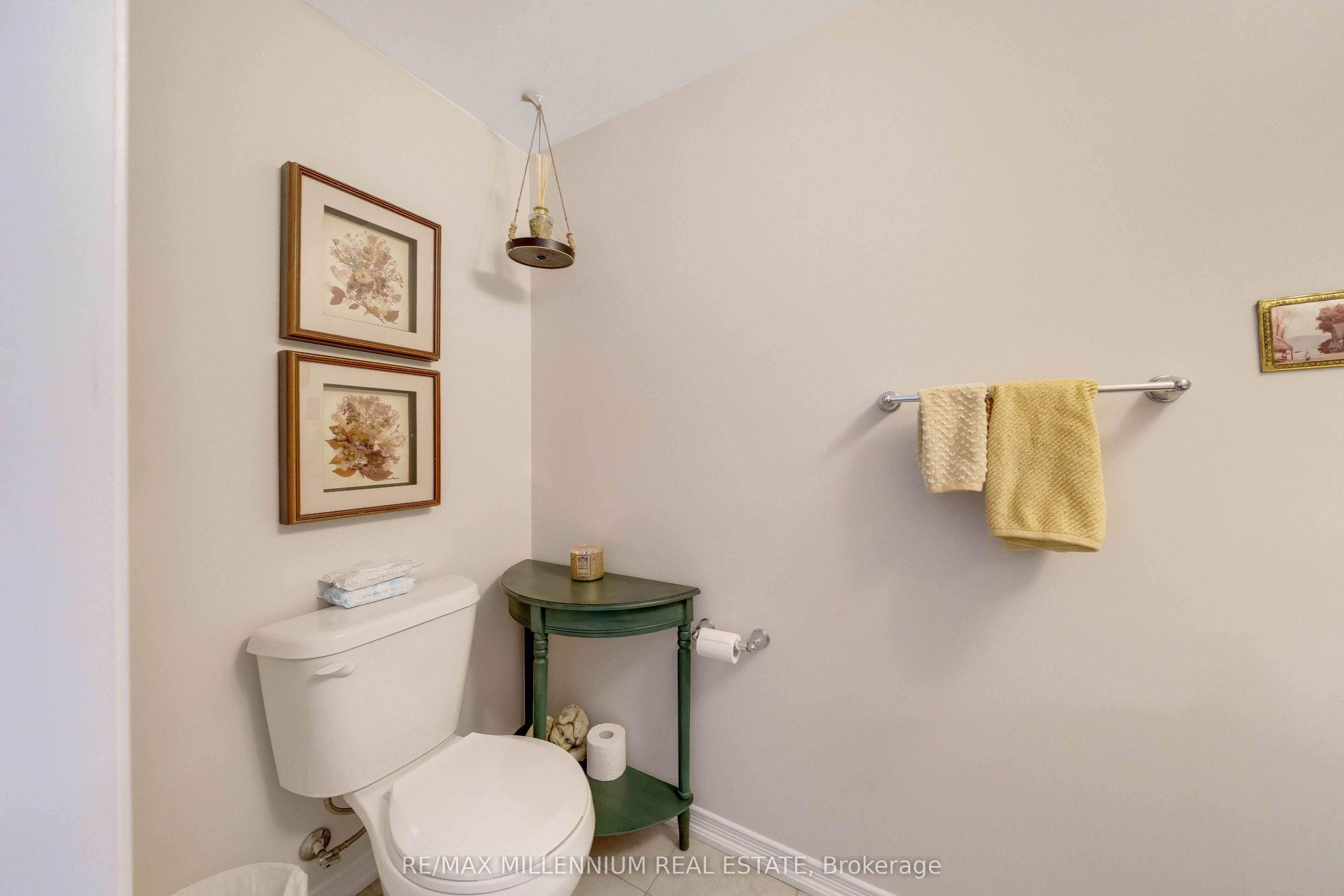 96 Esther Crescent S, Thorold, ON L3B 0G3 photo 4