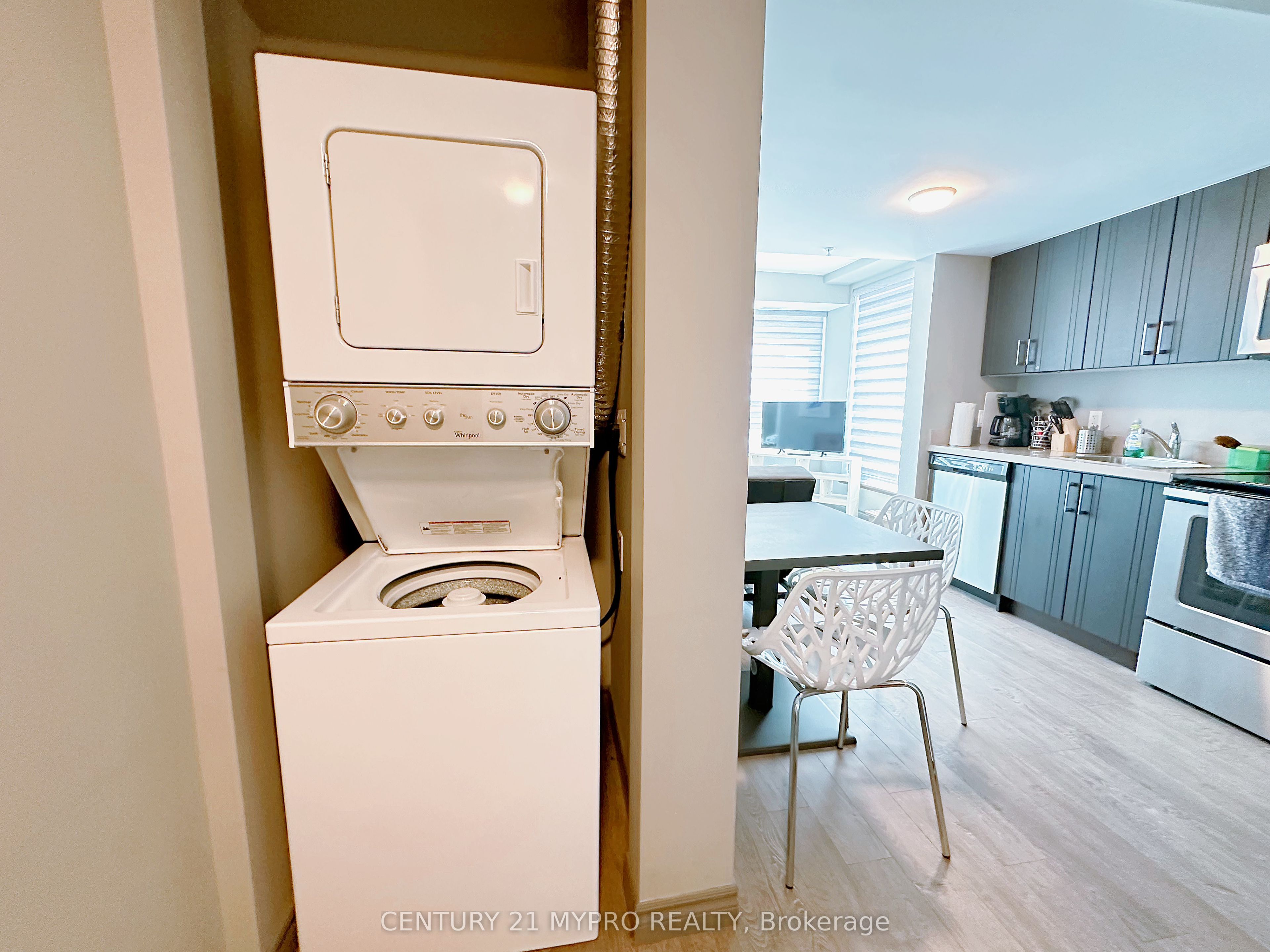 321 Spruce Street 801, Waterloo, ON N2L 0G4 photo 3