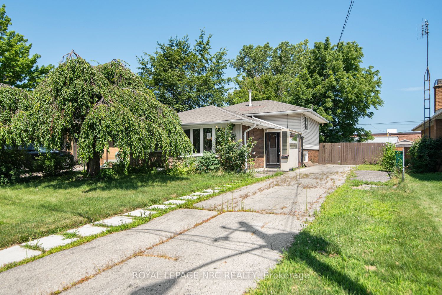 100 Mountain Avenue N, Hamilton, ON L8G 3P7 photo 2