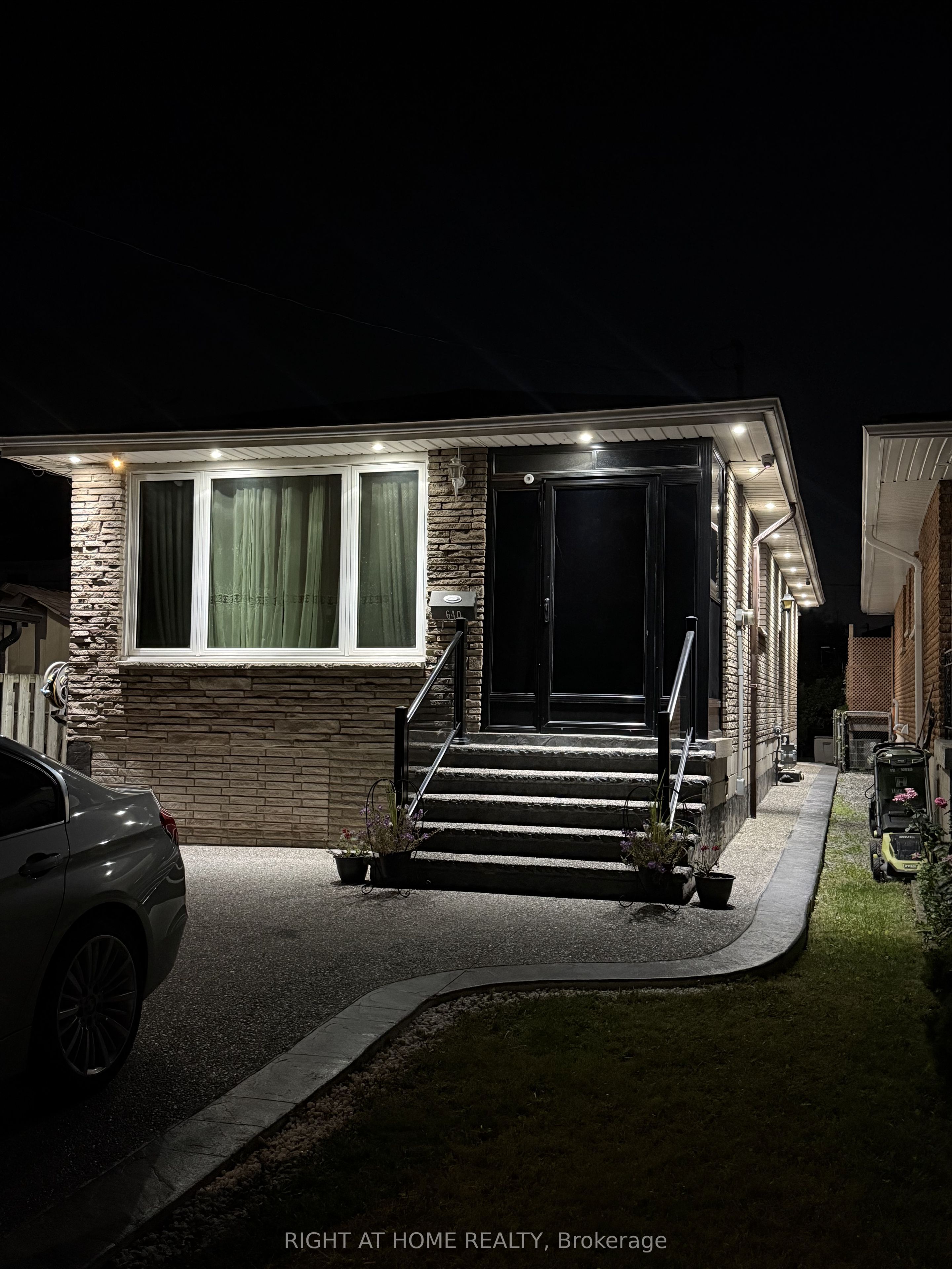 640 Tate Avenue, Hamilton, ON L8H 6E3 photo 2