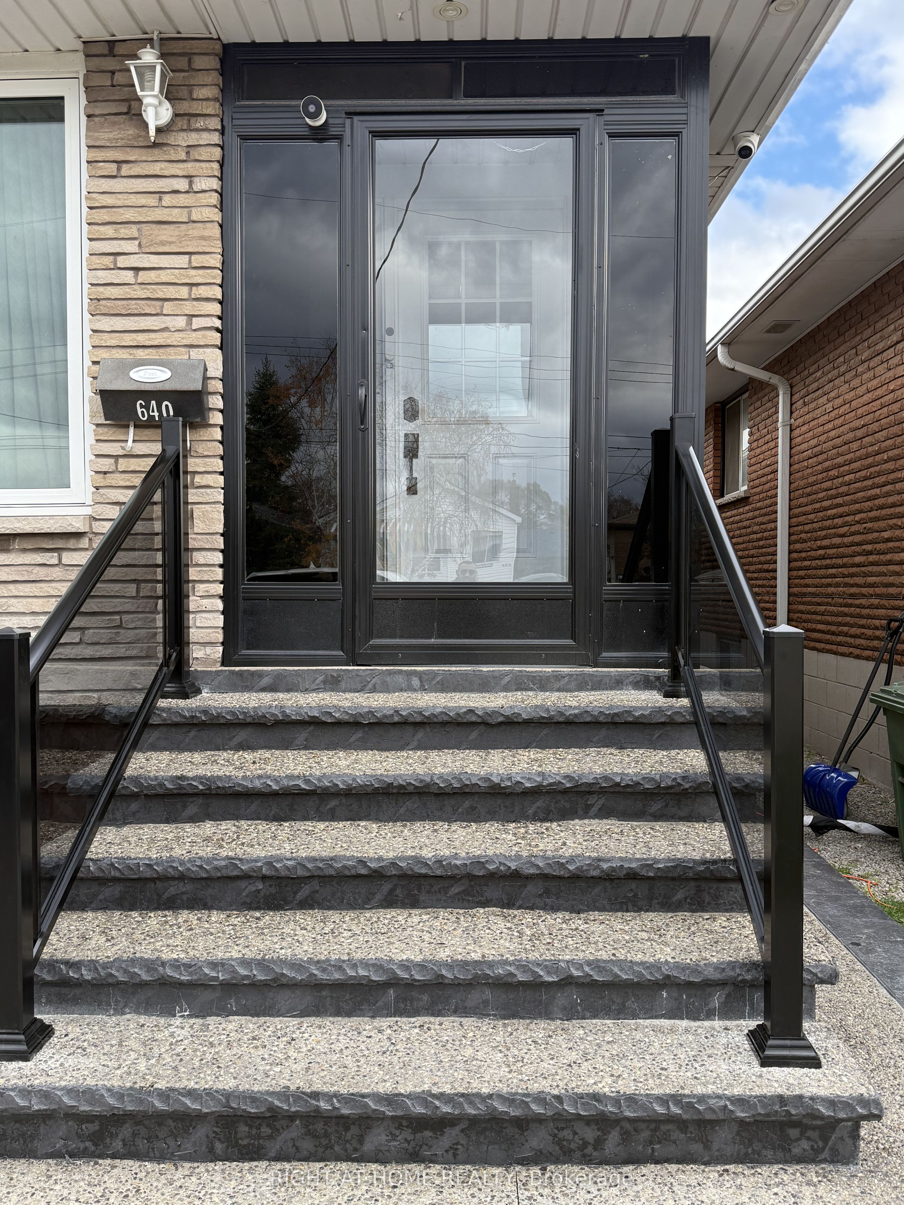 640 Tate Avenue, Hamilton, ON L8H 6E3 photo 3