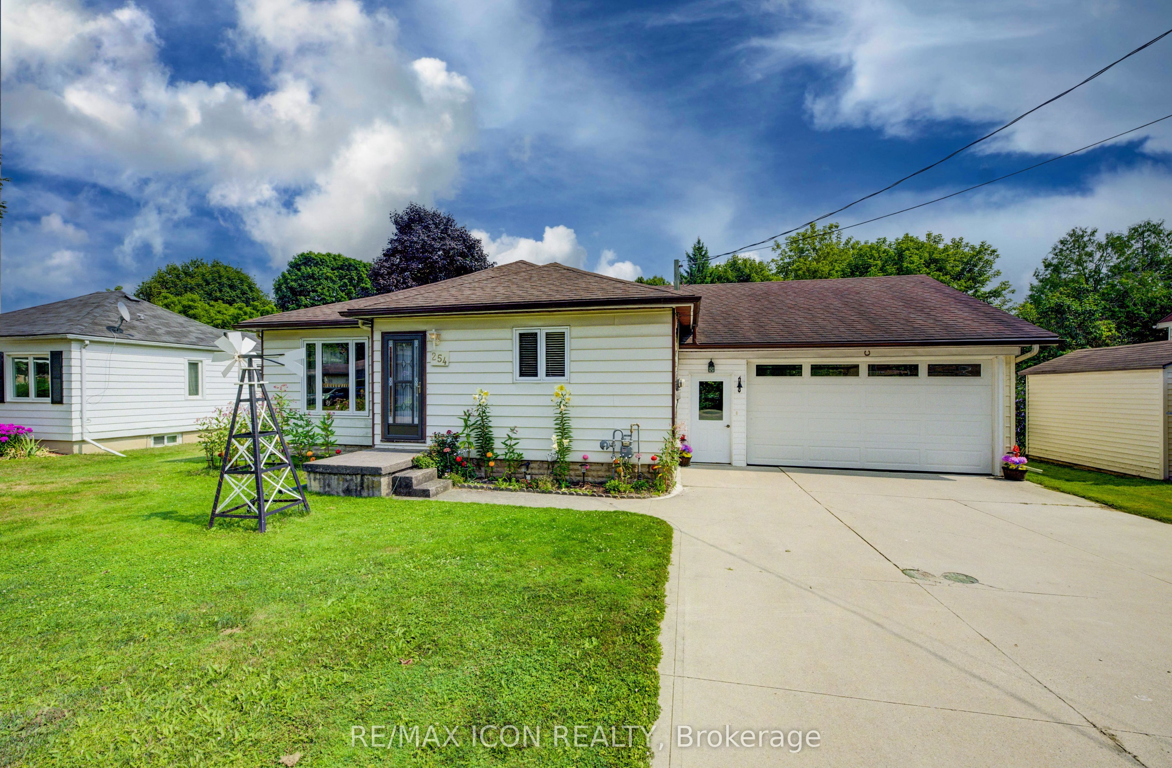 254 Wellington Street W, Wellington North, ON N0G 2L0 photo 2